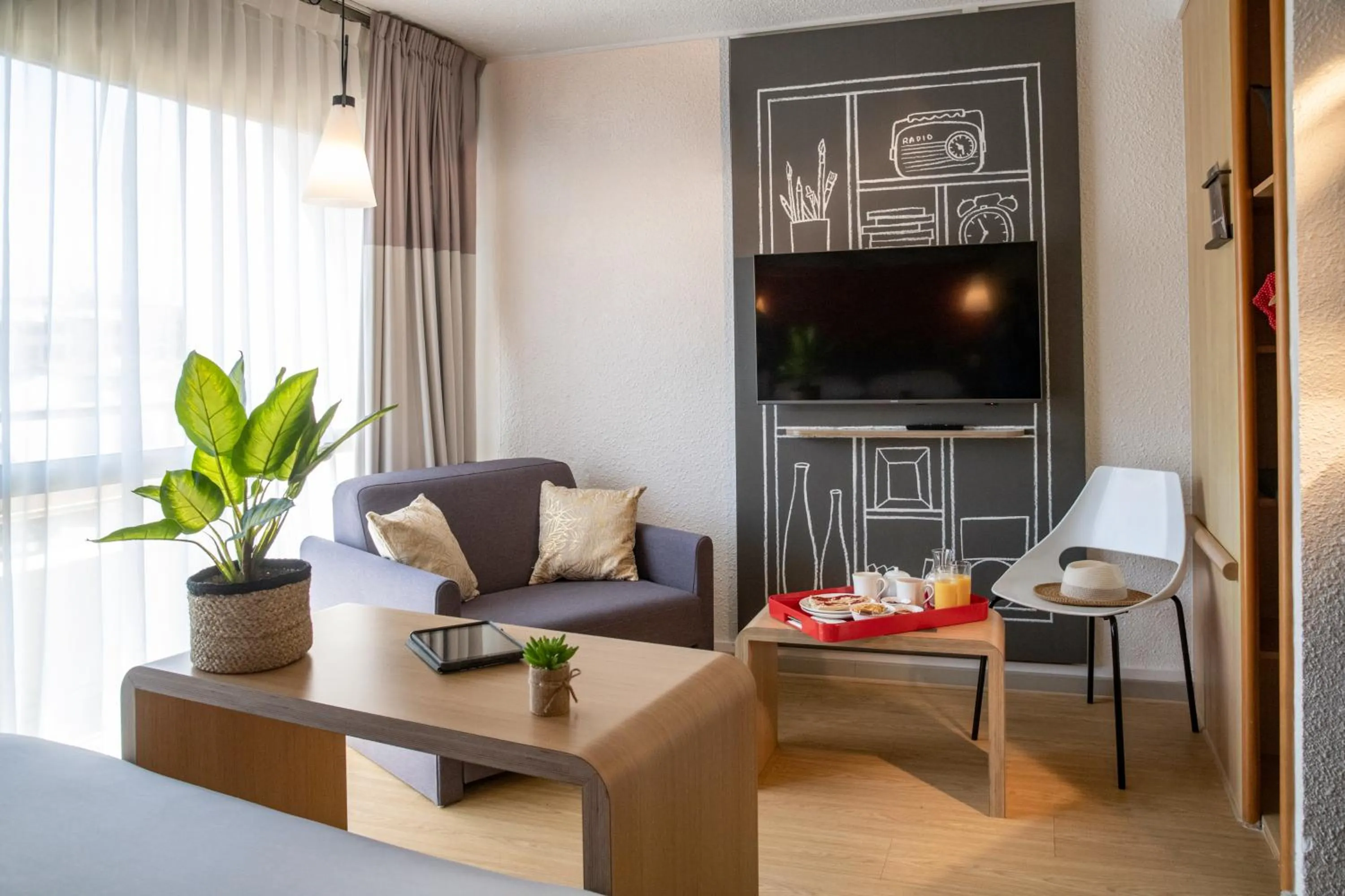TV and multimedia in ibis Cannes Plage La Bocca