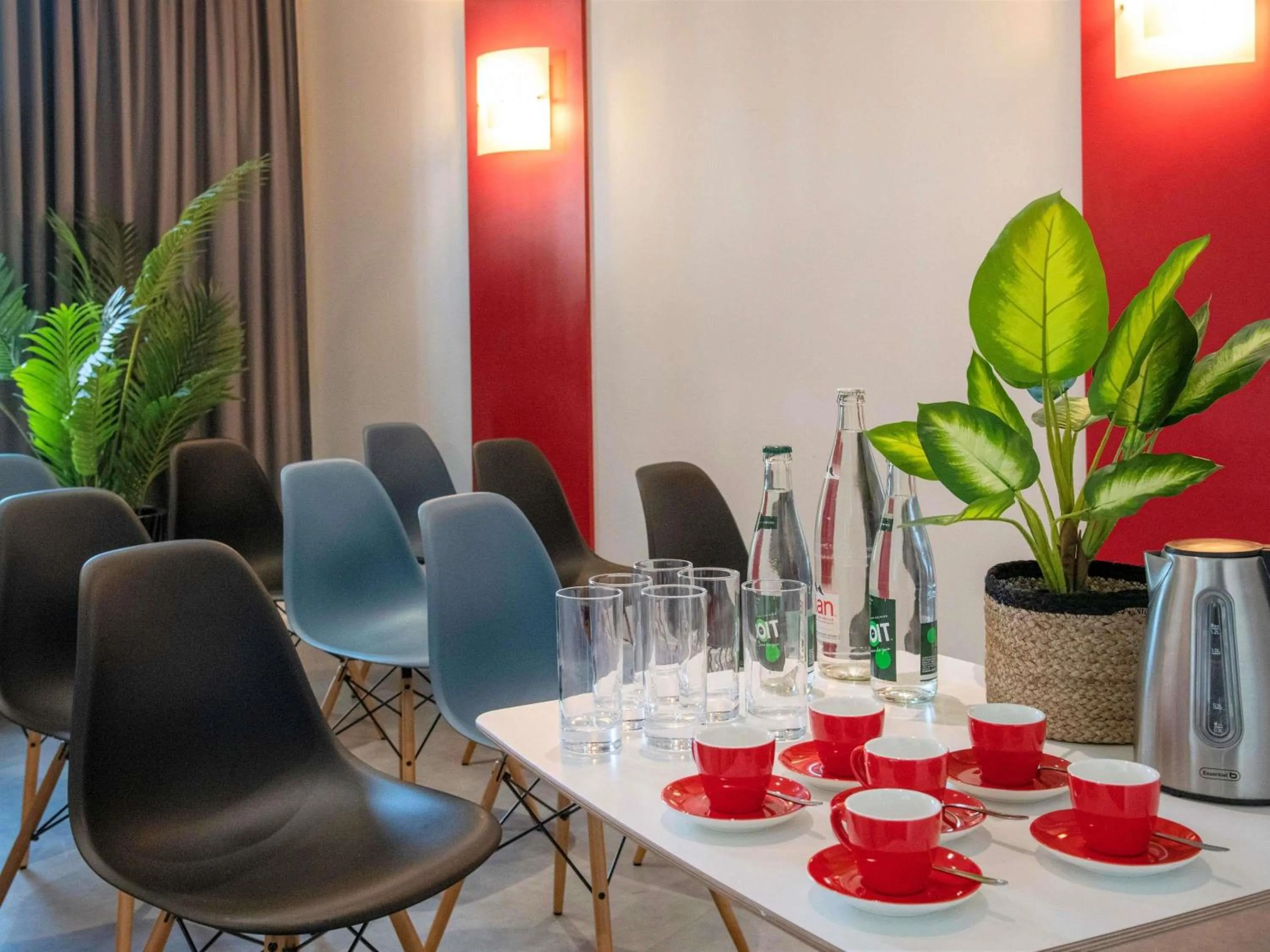 Meeting/conference room in ibis Cannes Plage La Bocca