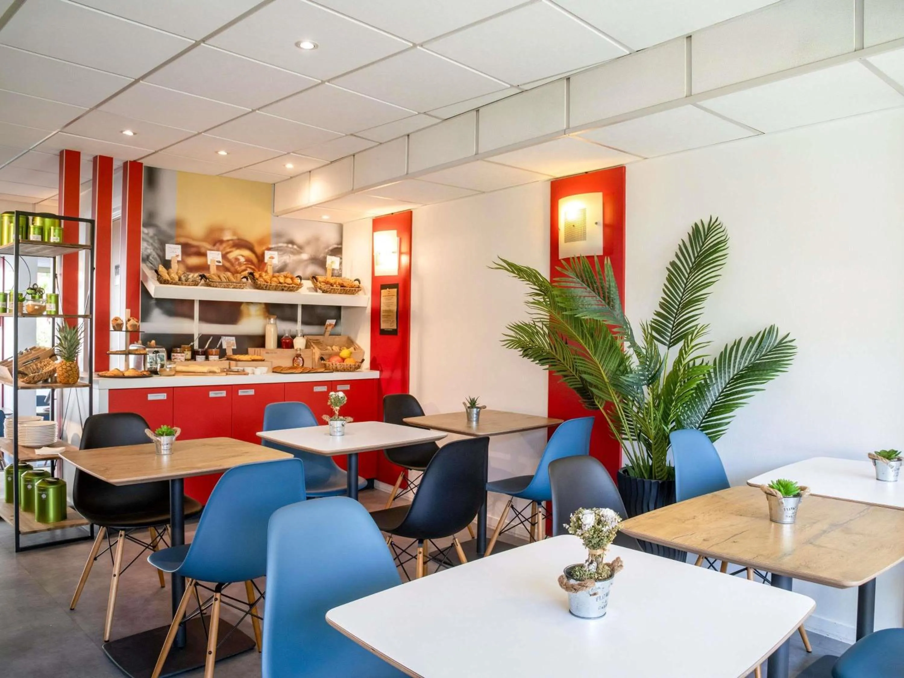 Property building in ibis Cannes Plage La Bocca