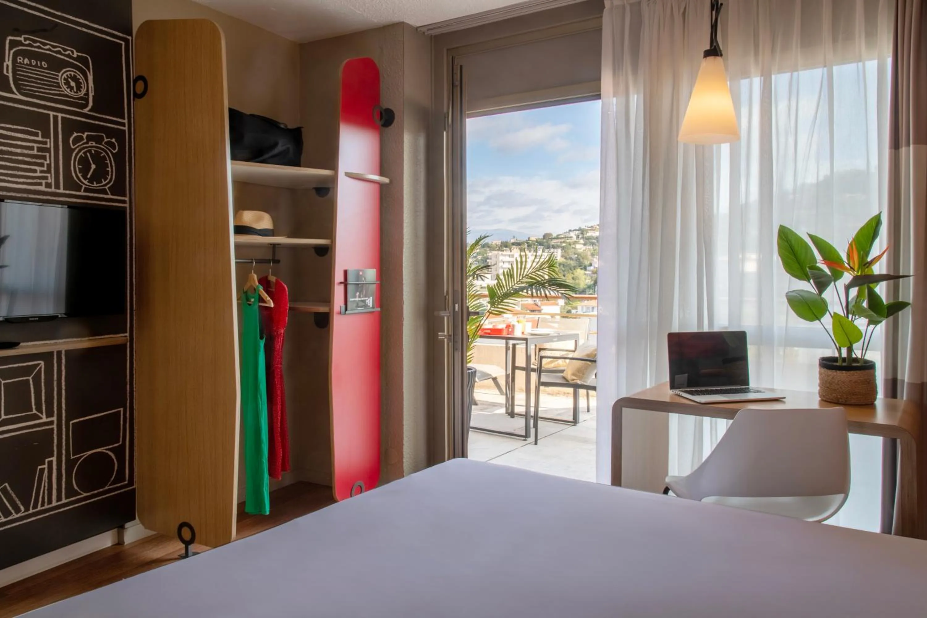Bedroom, Bed in ibis Cannes Plage La Bocca