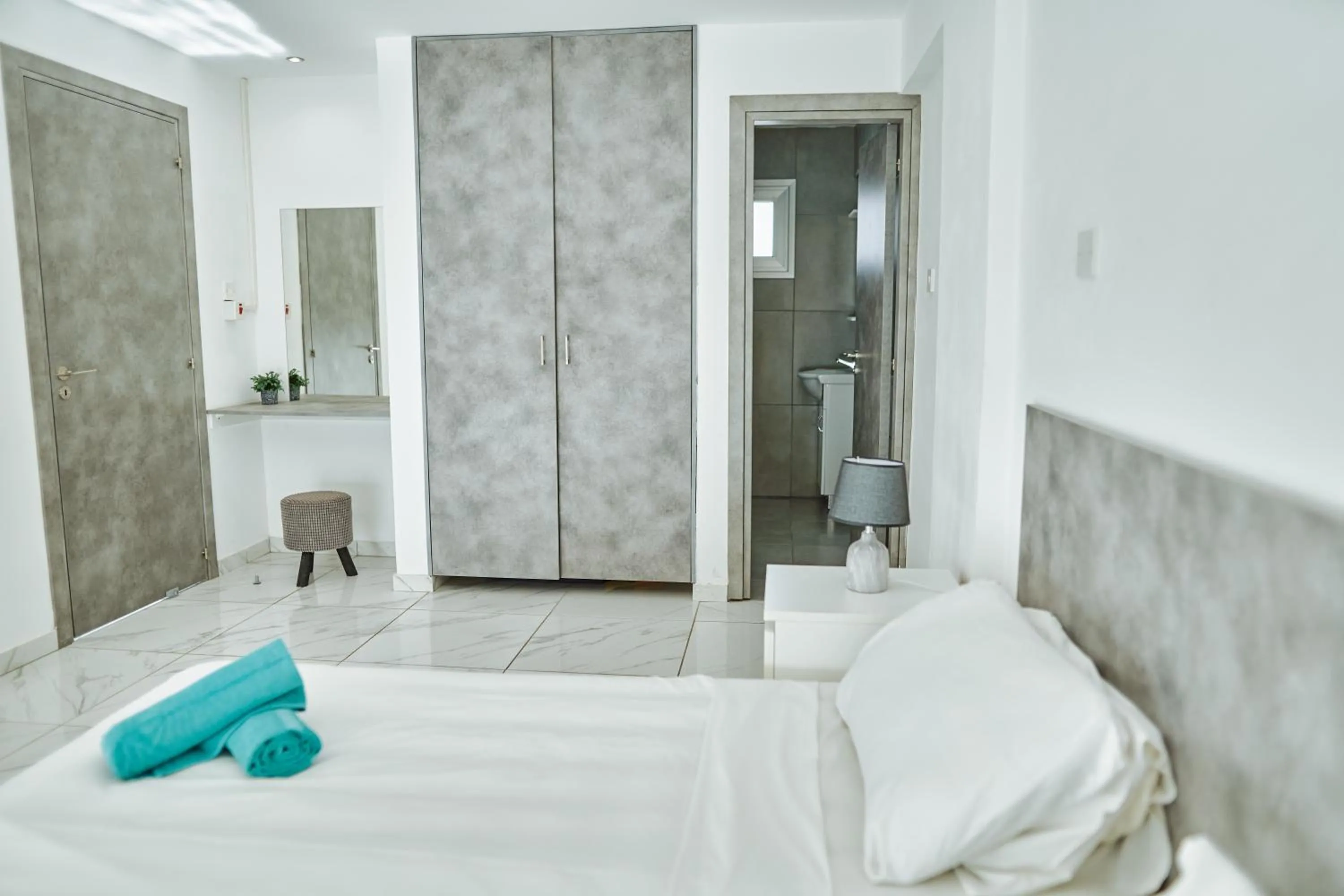 Nissi Avenue Suites