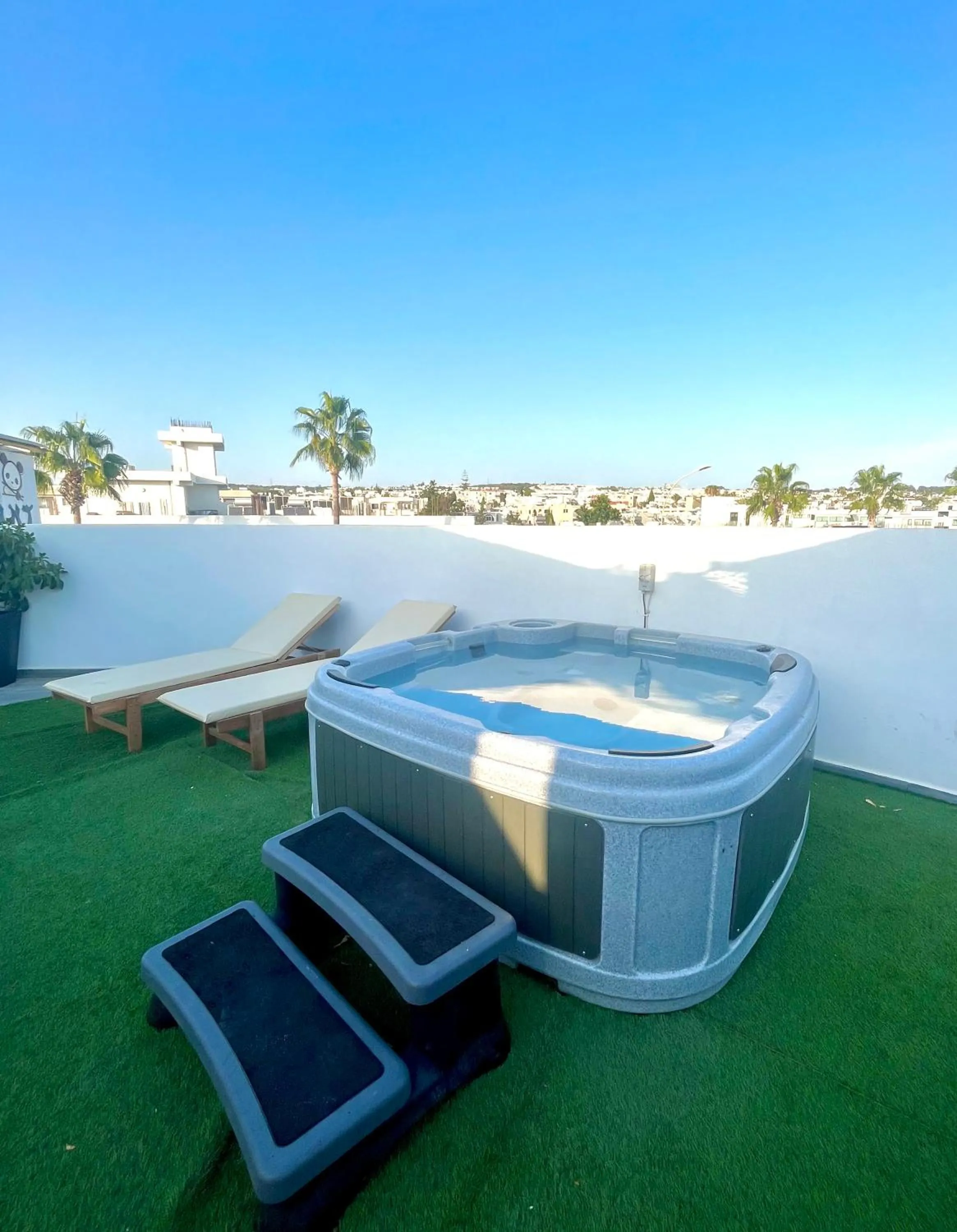 Nissi Avenue Suites
