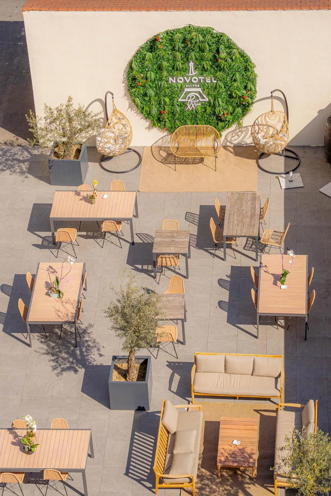 Patio in Novotel Suites Paris Montreuil Vincennes