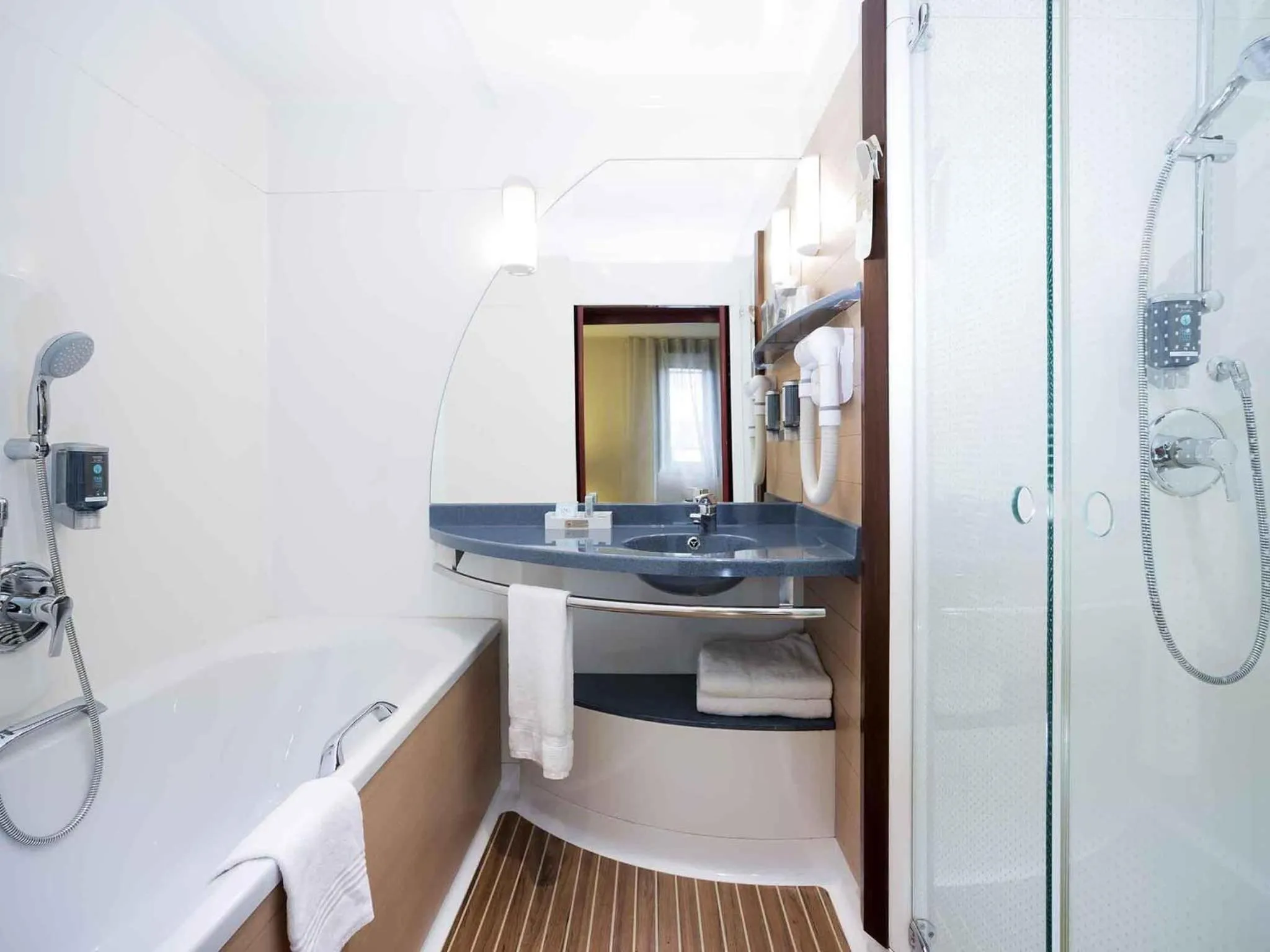 Bedroom in Novotel Suites Paris Montreuil Vincennes