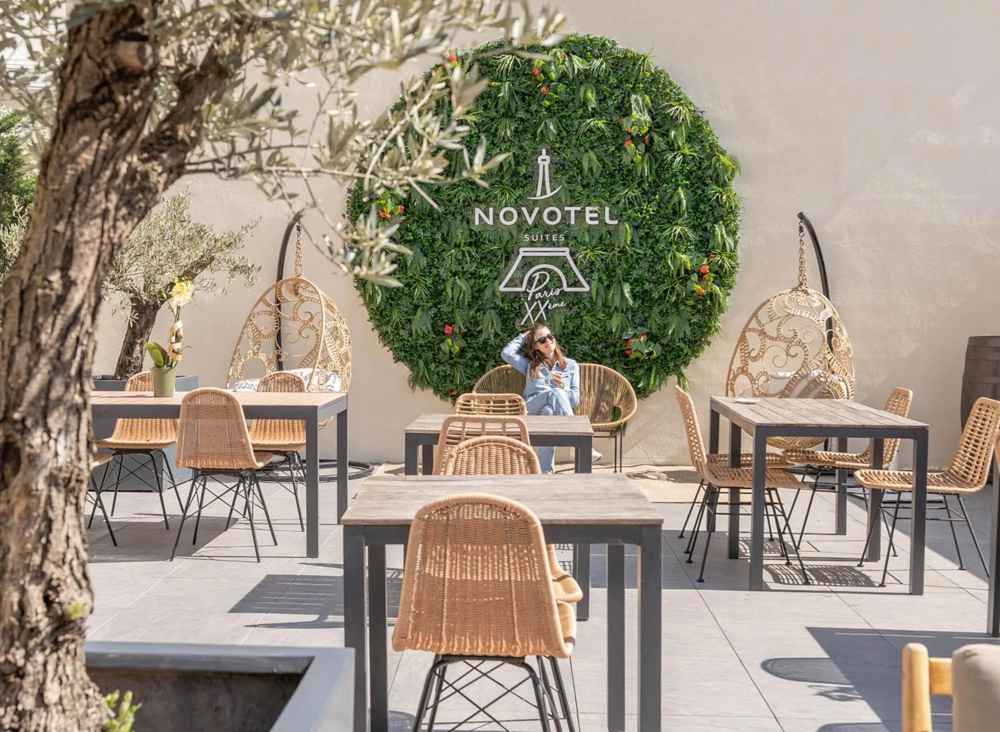 Patio in Novotel Suites Paris Montreuil Vincennes