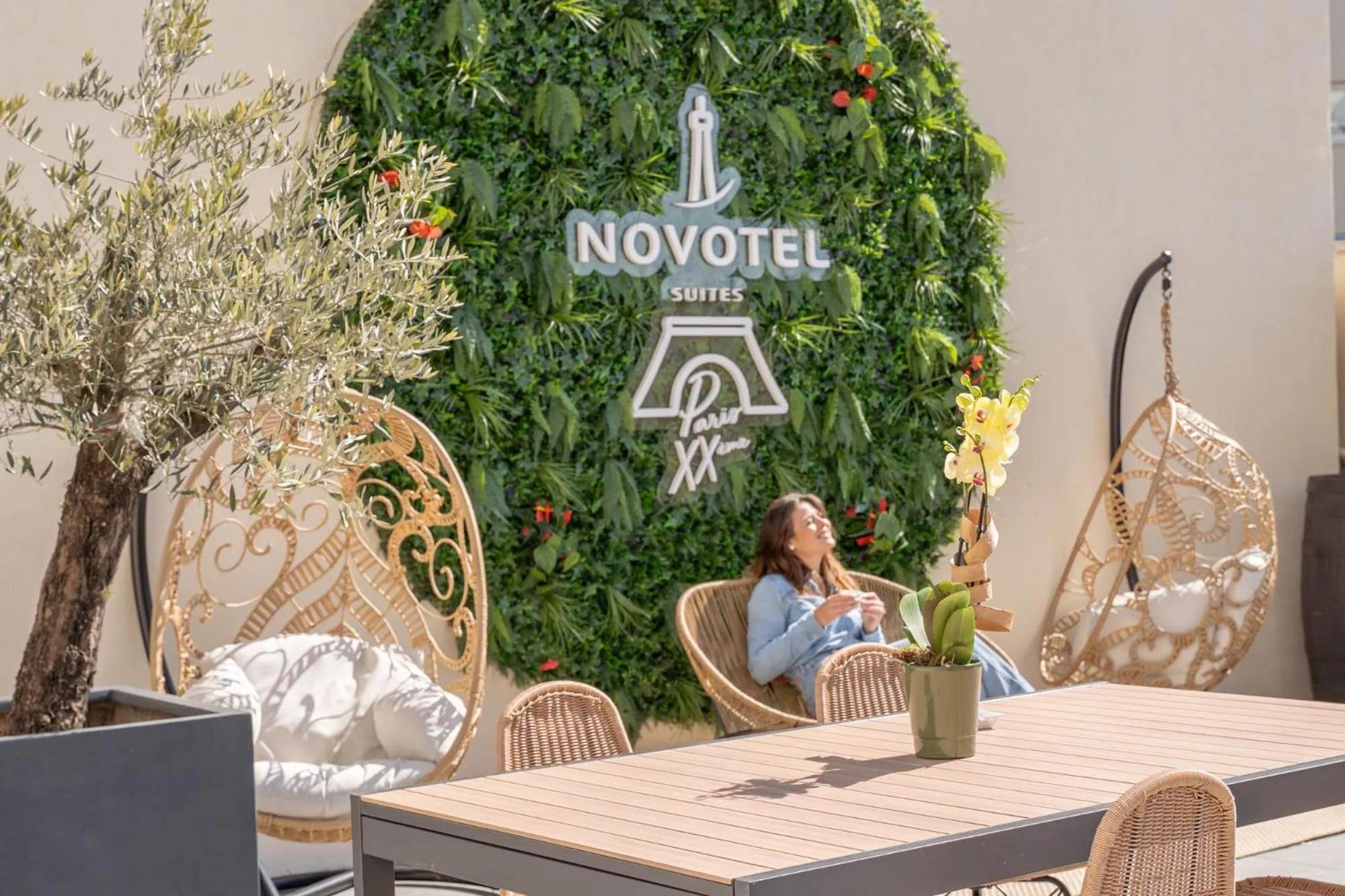 Patio in Novotel Suites Paris Montreuil Vincennes