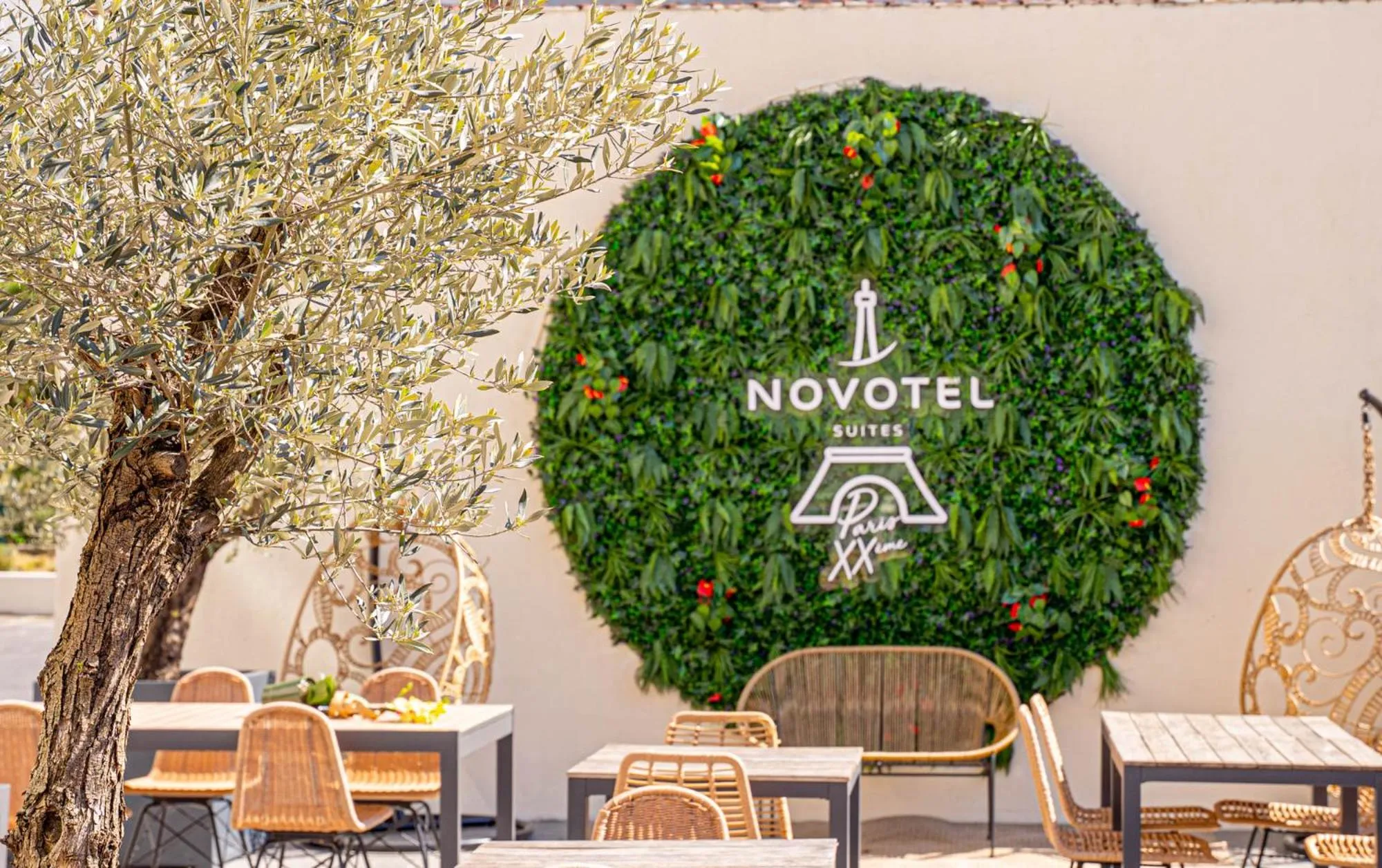 Patio in Novotel Suites Paris Montreuil Vincennes