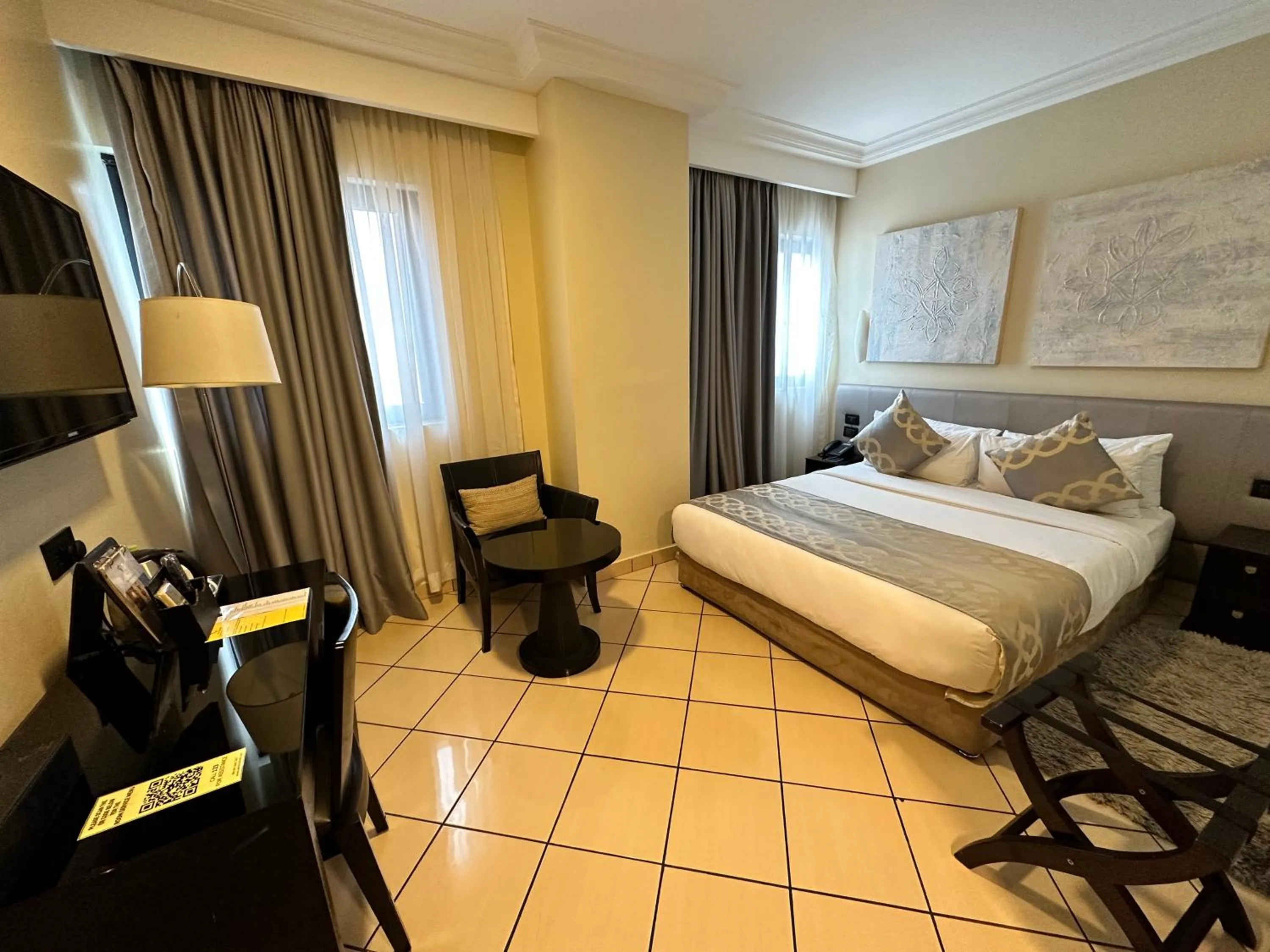 Bed in Oak Plaza Hotels East Airport