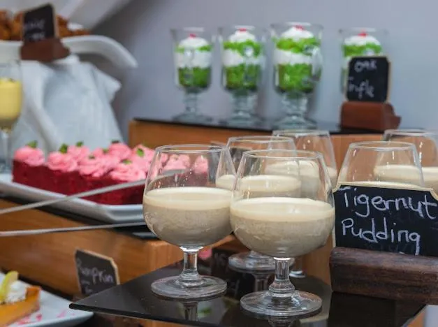 Food and drinks in Oak Plaza Hotels East Airport