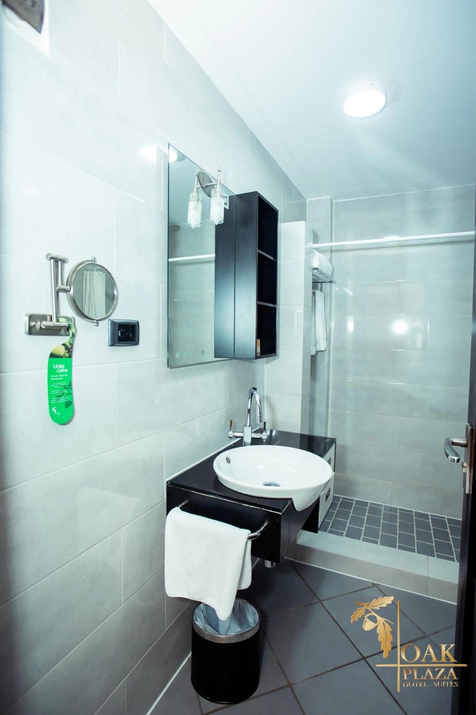 Bathroom in Oak Plaza Hotels East Airport