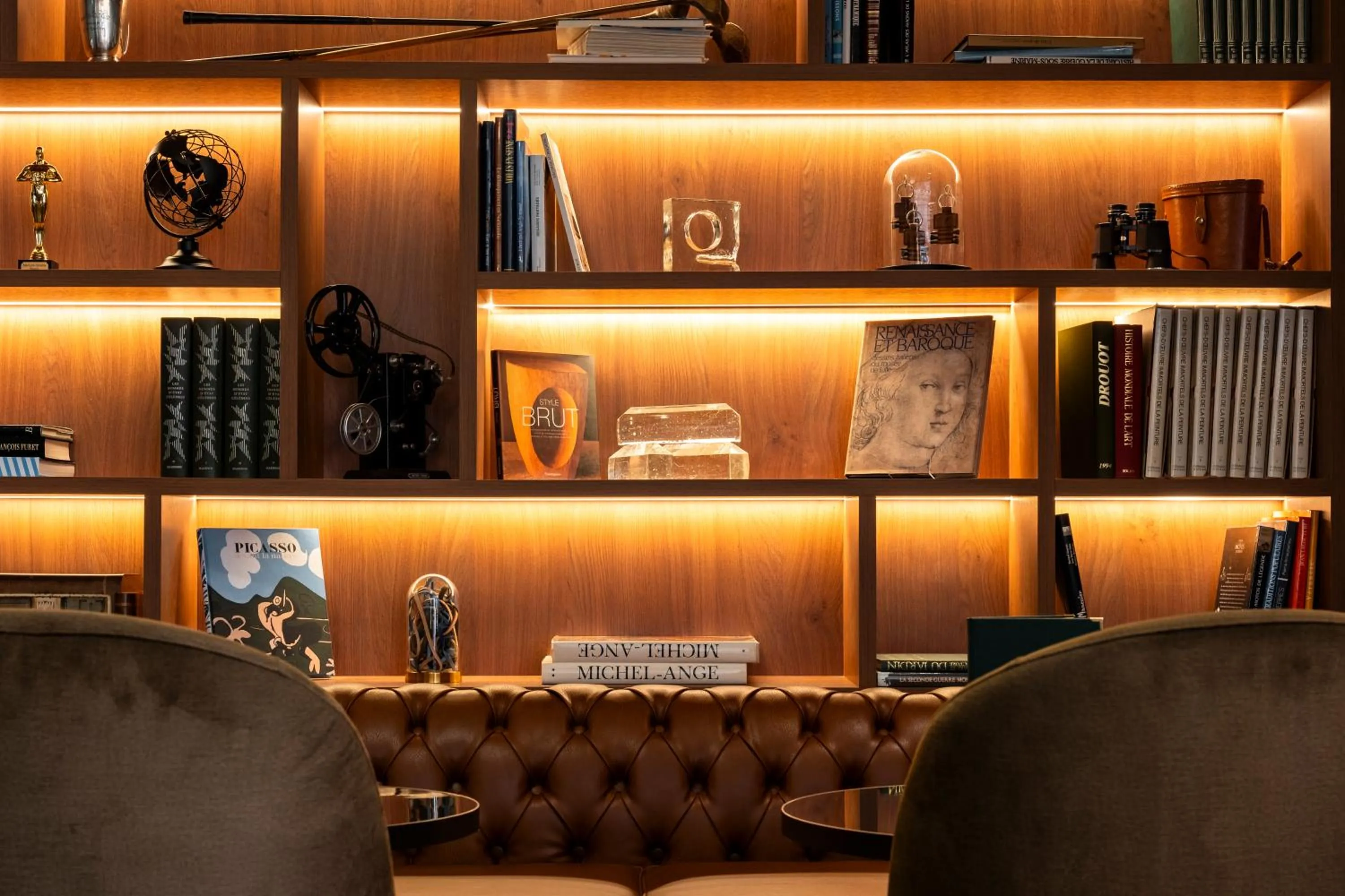 Library in Mercure Bayeux Omaha Beach