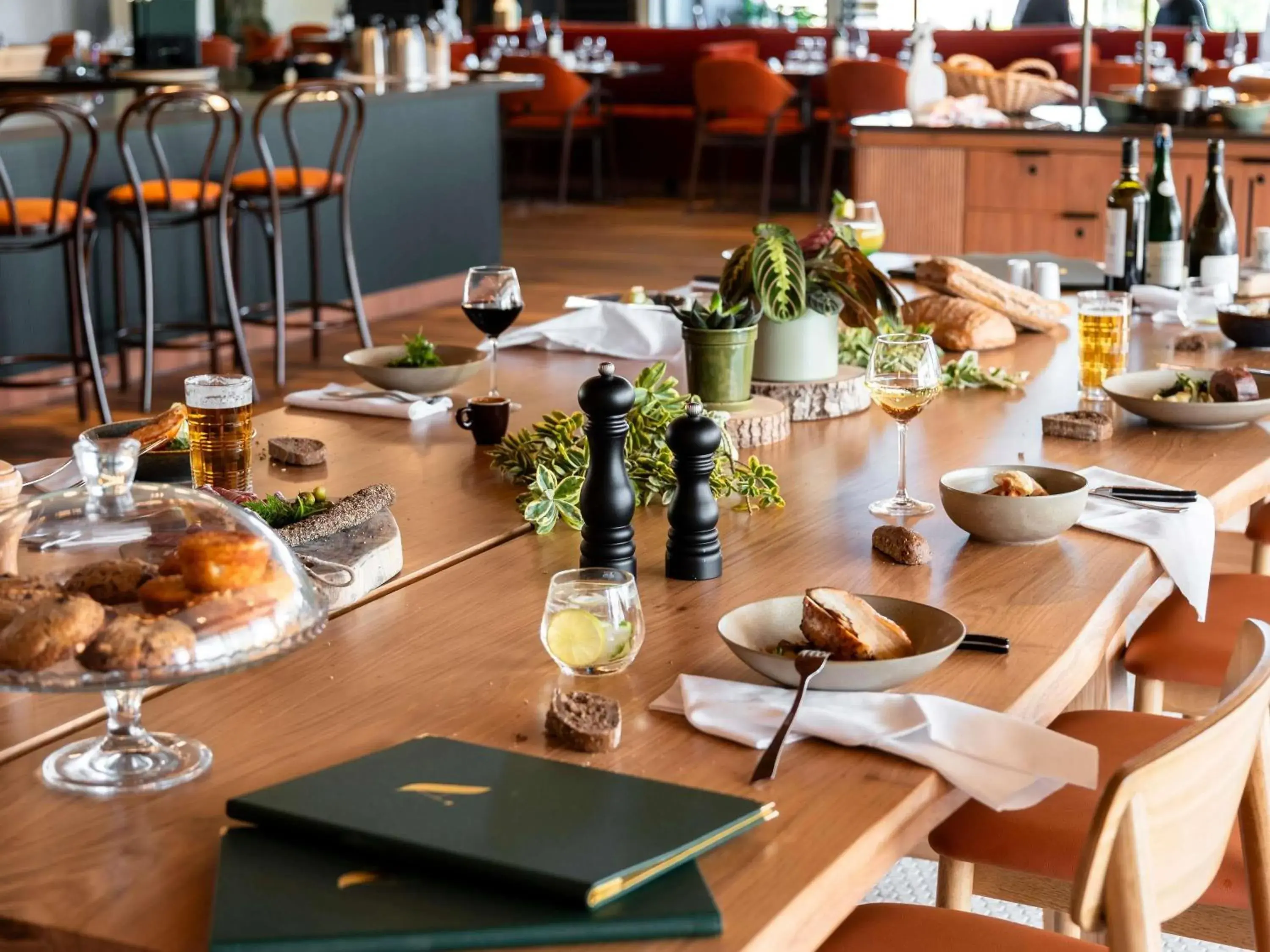 Restaurant/places to eat in Mercure Bayeux Omaha Beach Restaurant/places to eat in Mercure Bayeux Omaha Beach