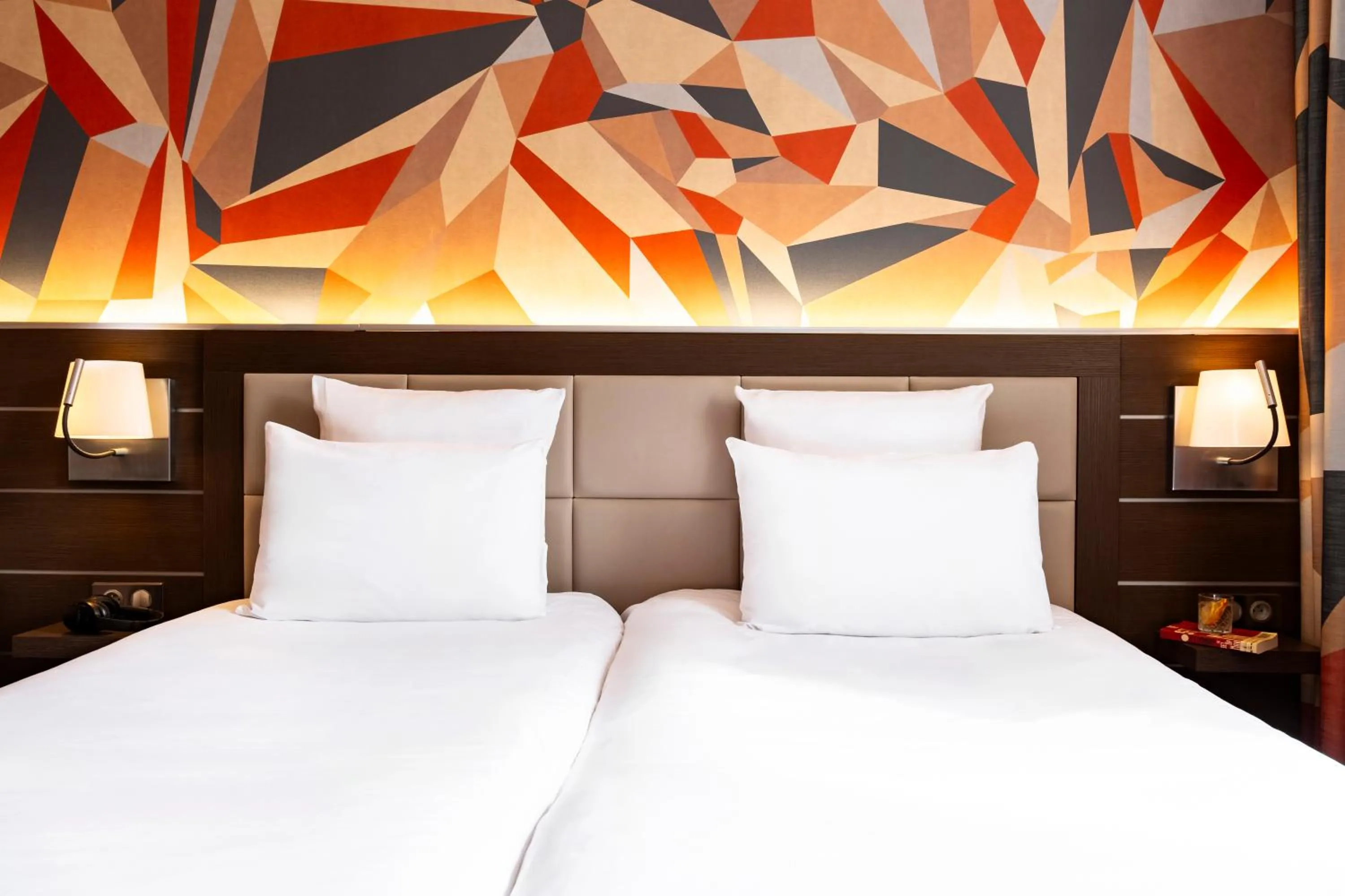 Property building, Bed in Mercure Bayeux Omaha Beach