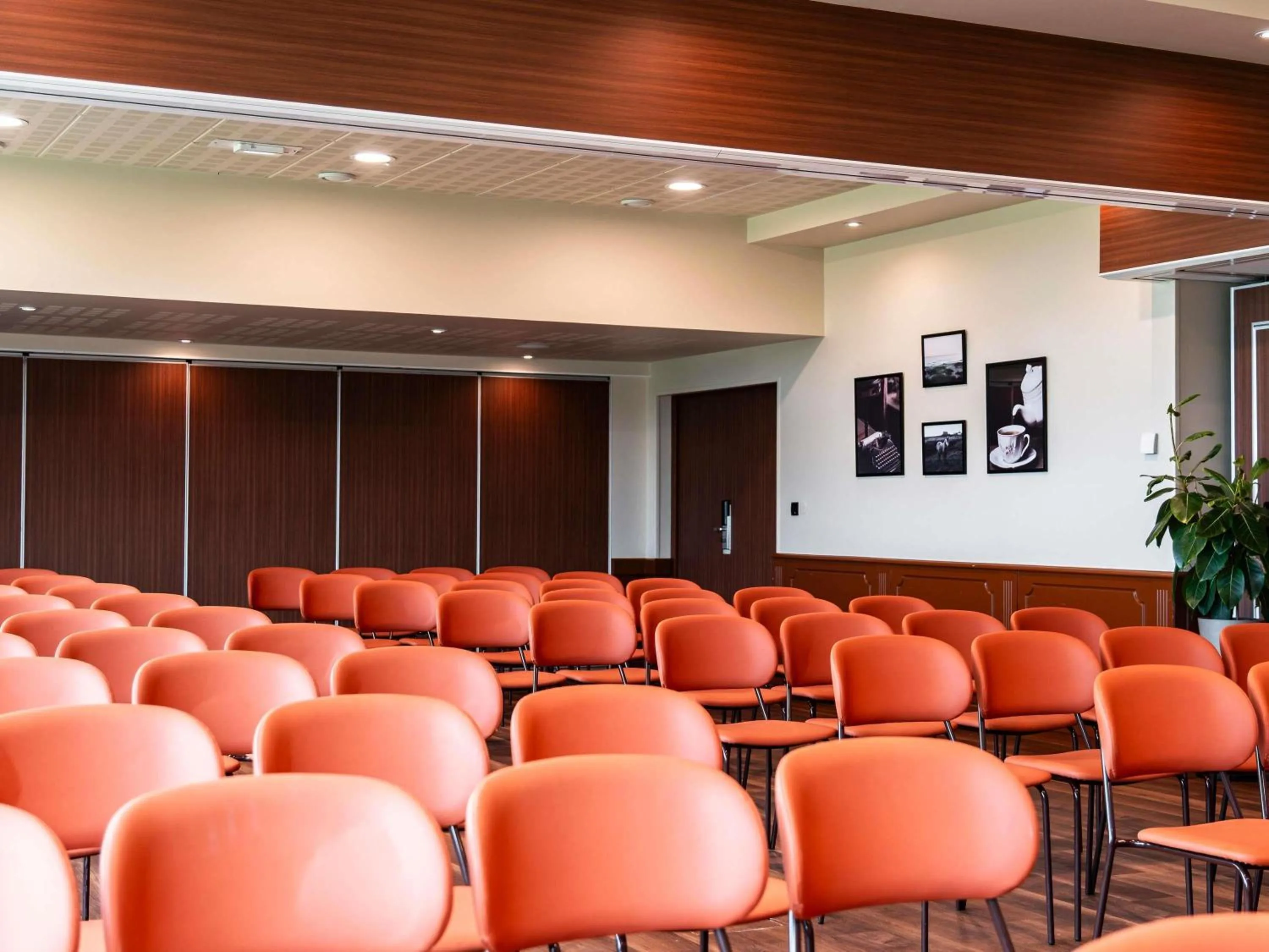 Meeting/conference room in Mercure Bayeux Omaha Beach