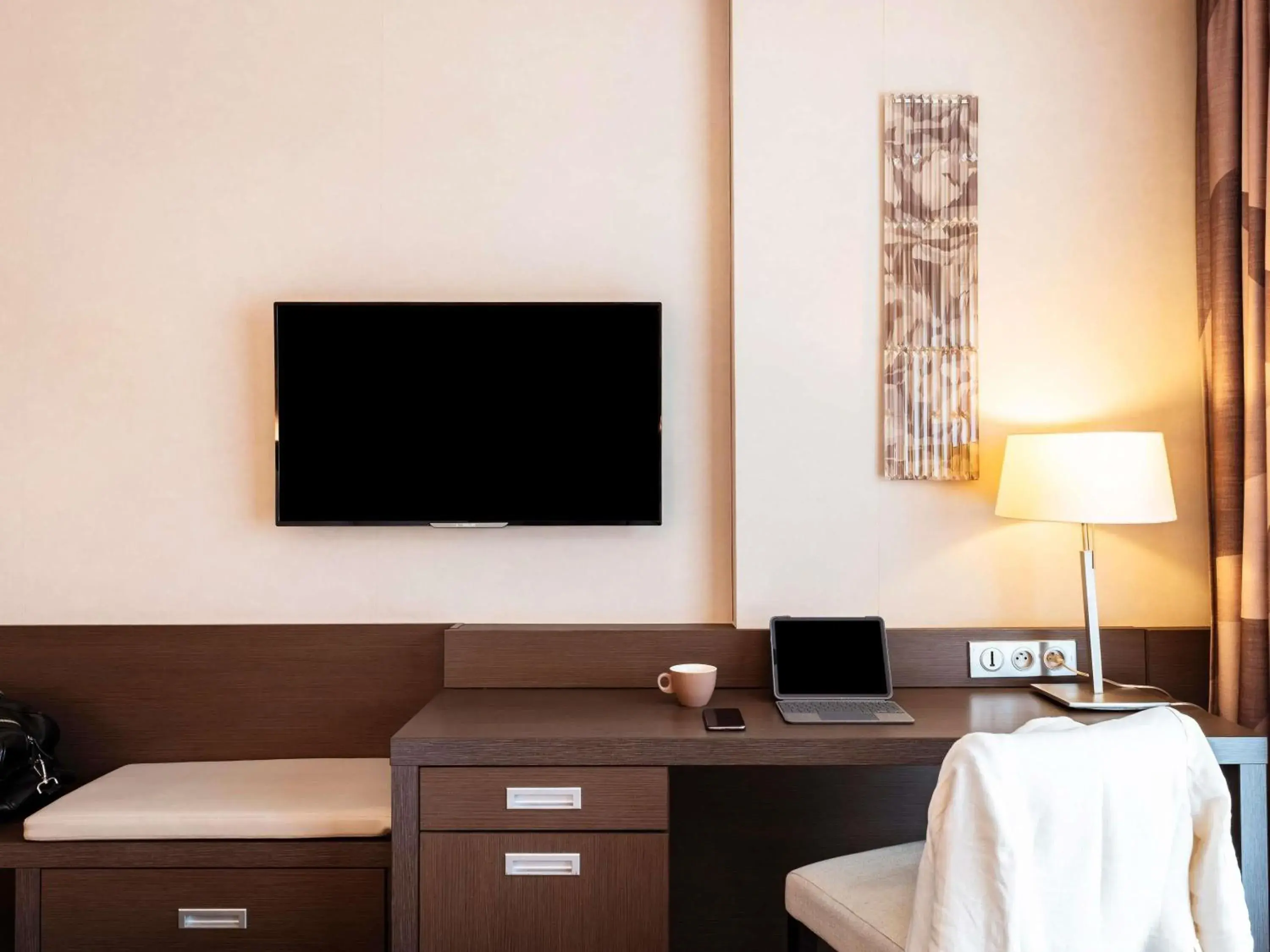 Bedroom in Mercure Bayeux Omaha Beach Bedroom in Mercure Bayeux Omaha Beach