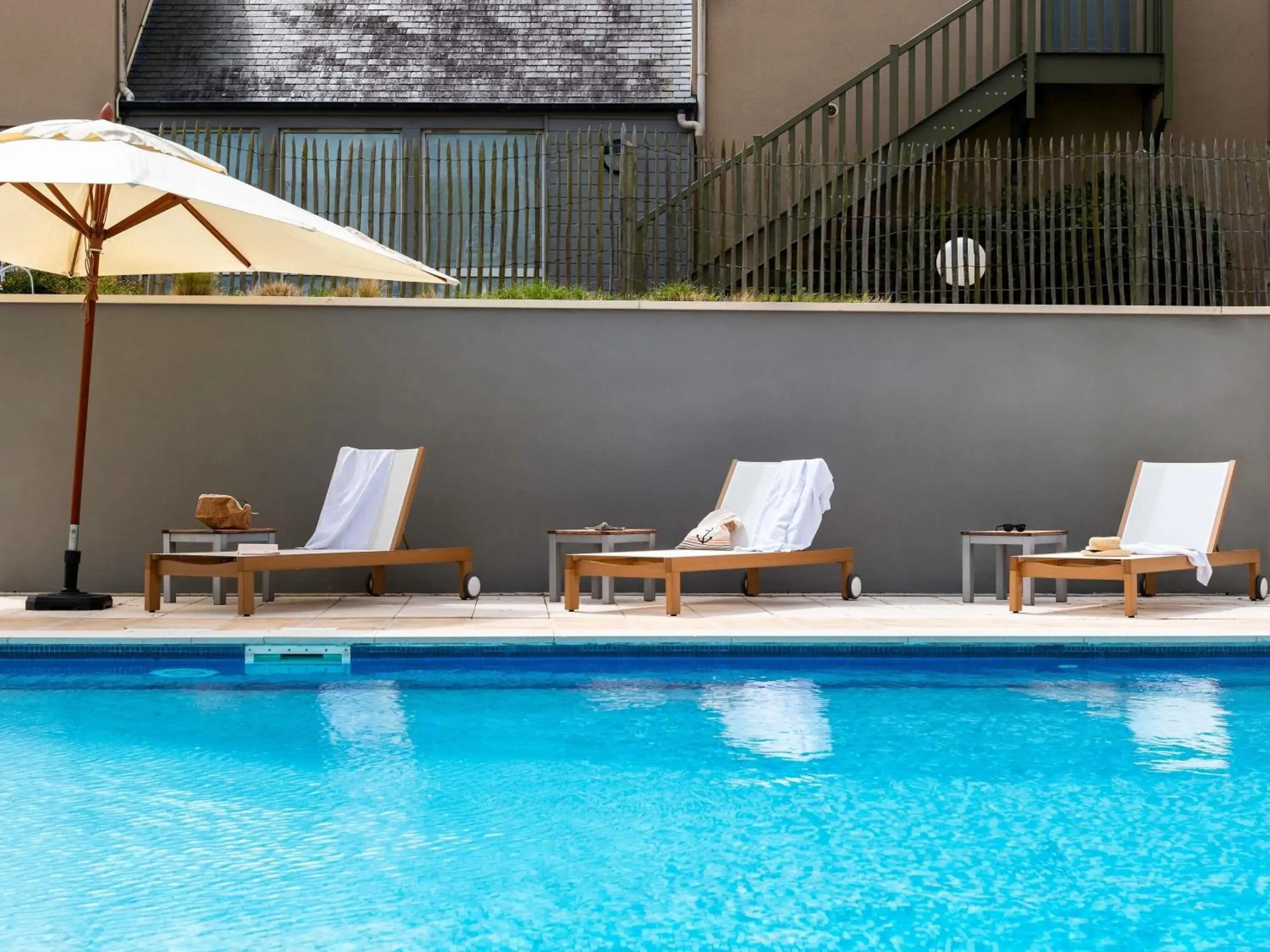 Pool view in Mercure Bayeux Omaha Beach Pool view in Mercure Bayeux Omaha Beach