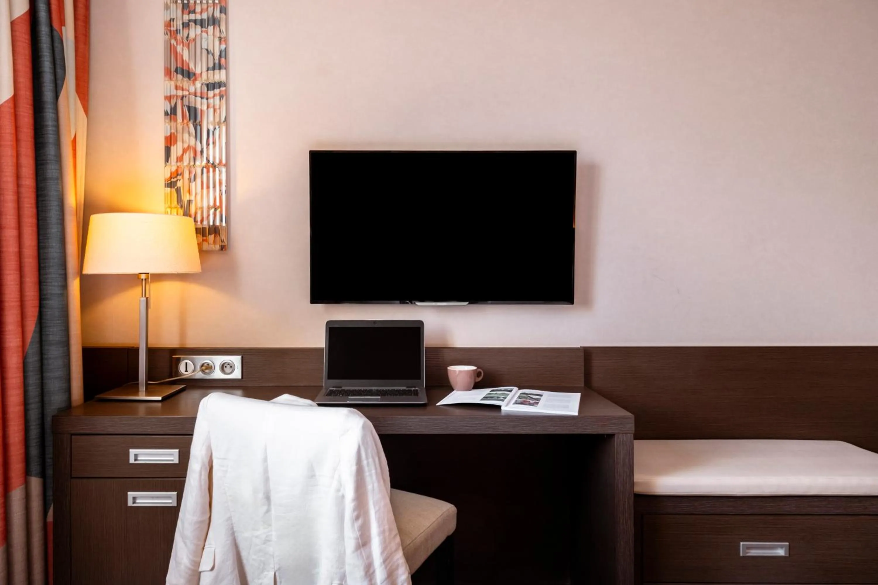 Bedroom, Bed in Mercure Bayeux Omaha Beach