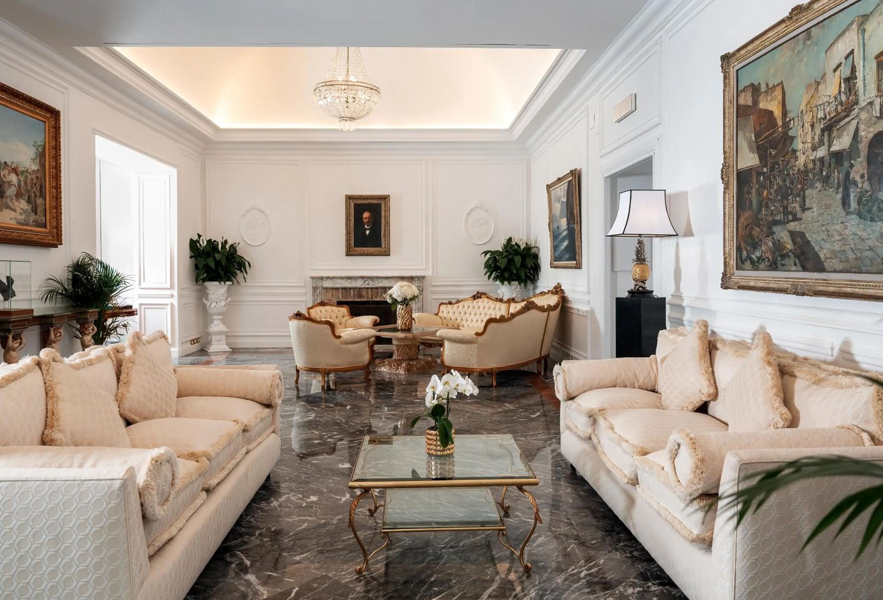 Communal lounge/ TV room in Hotel Quisisana