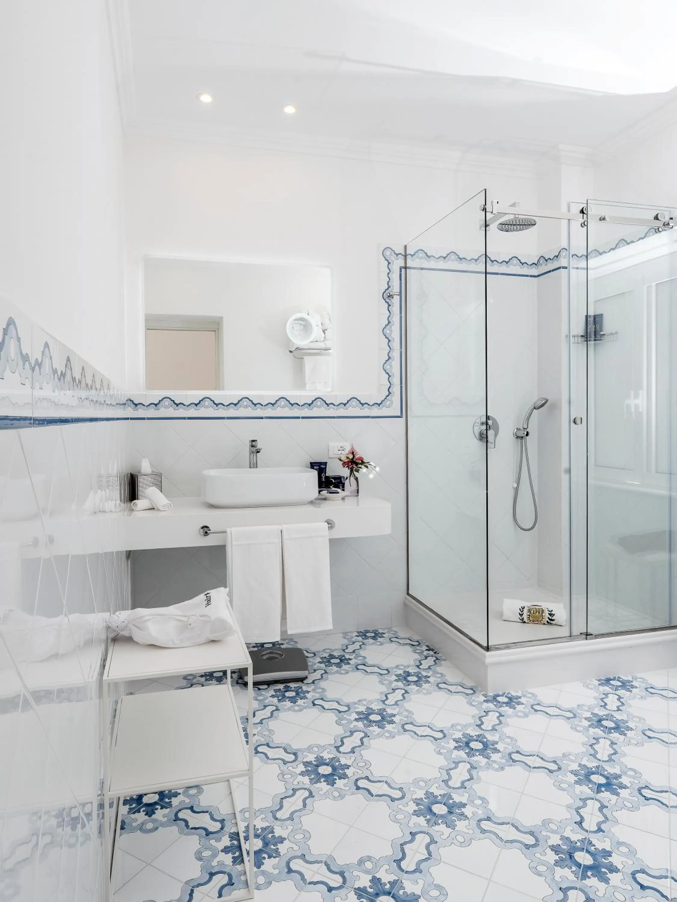 Shower in Hotel Quisisana