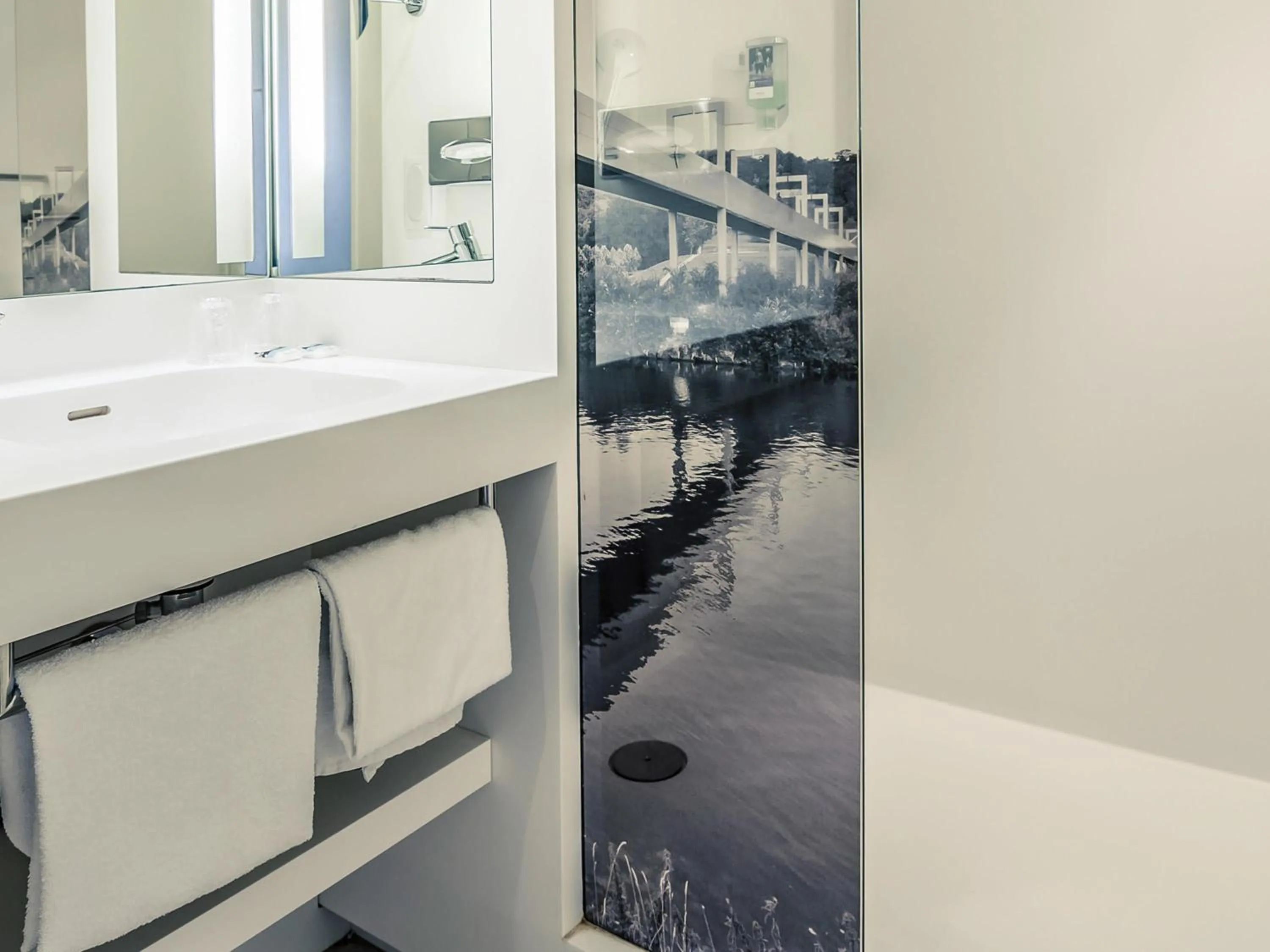 Bedroom in Mercure Cergy Pontoise Centre