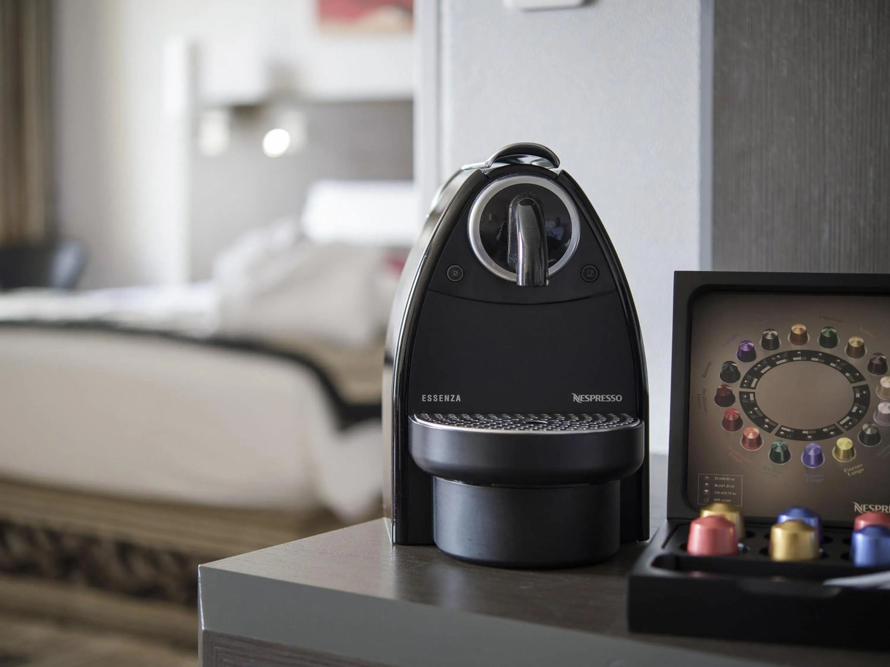 Property building, Bed in Mercure Cergy Pontoise Centre