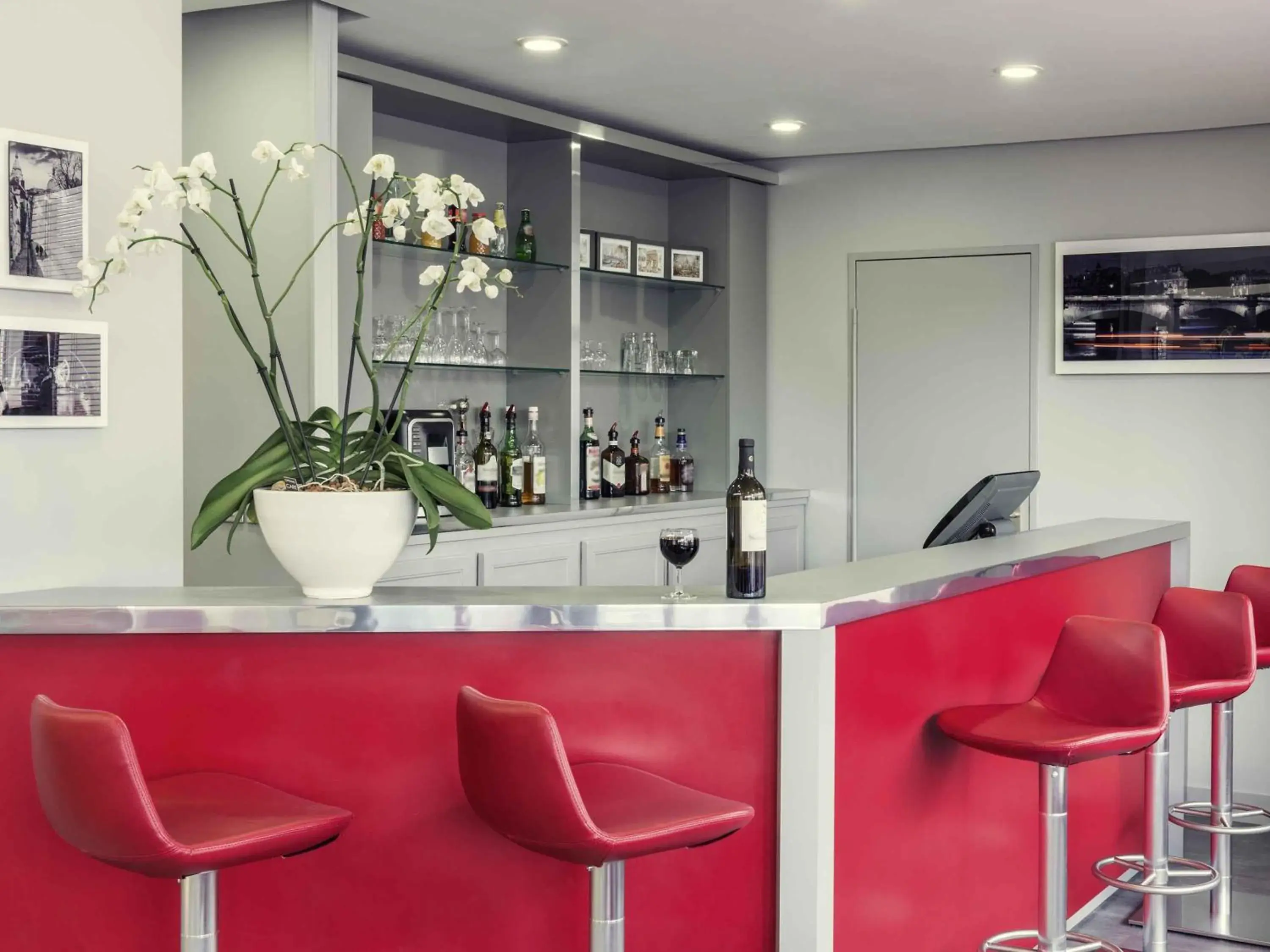 Lounge or bar in Mercure Cergy Pontoise Centre Lounge or bar in Mercure Cergy Pontoise Centre