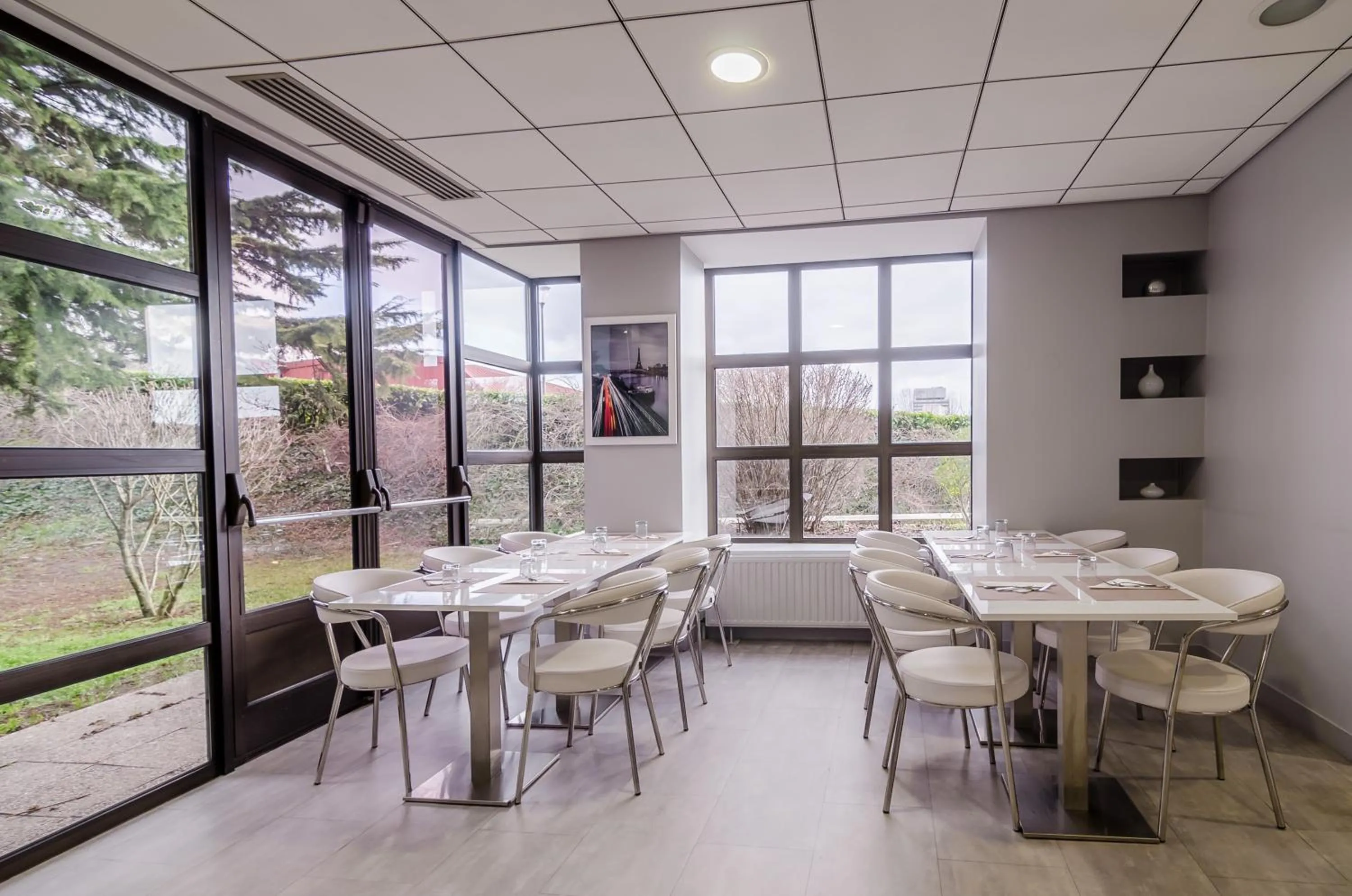 Restaurant/places to eat in Mercure Cergy Pontoise Centre