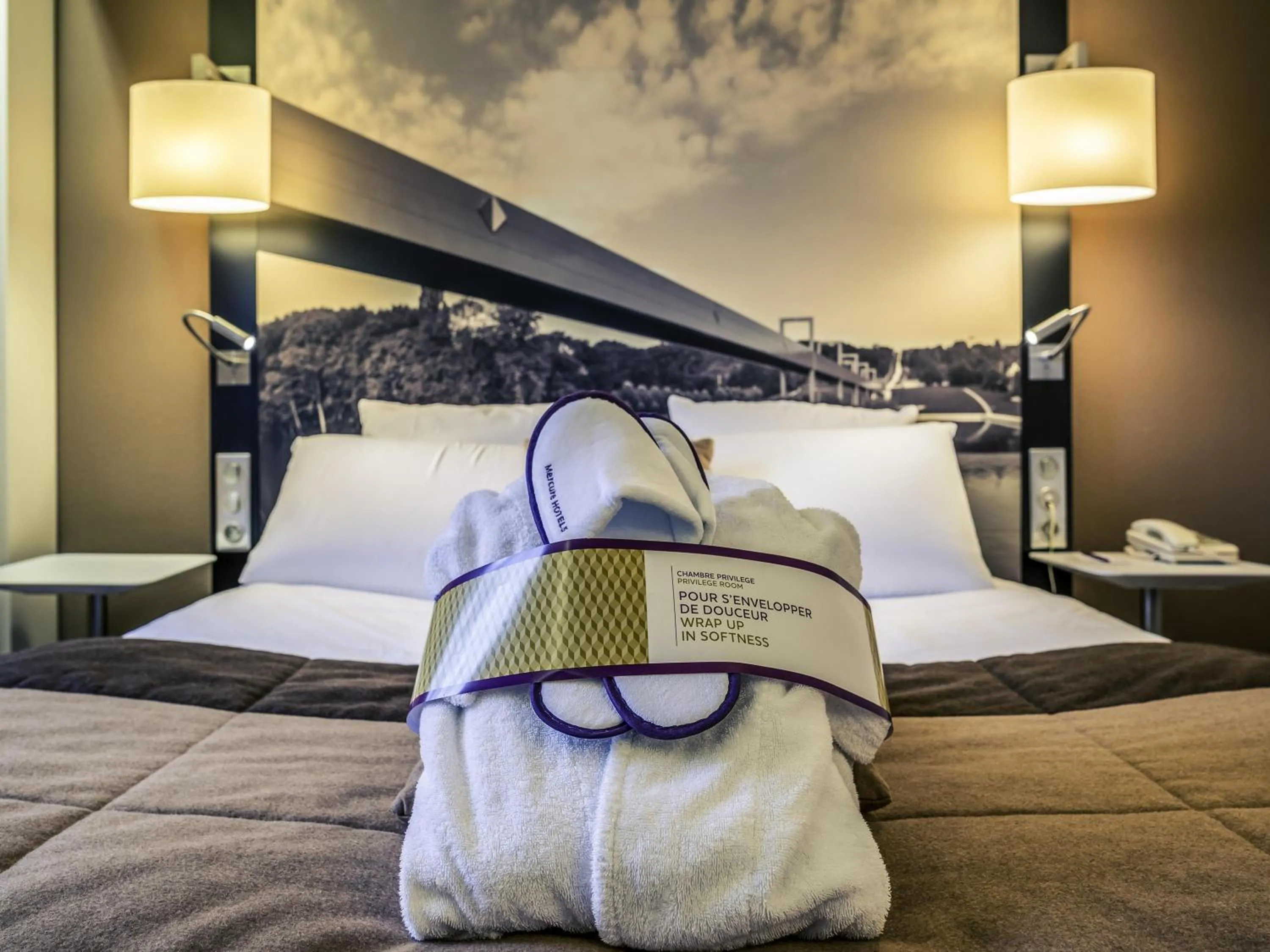 Bedroom, Bed in Mercure Cergy Pontoise Centre