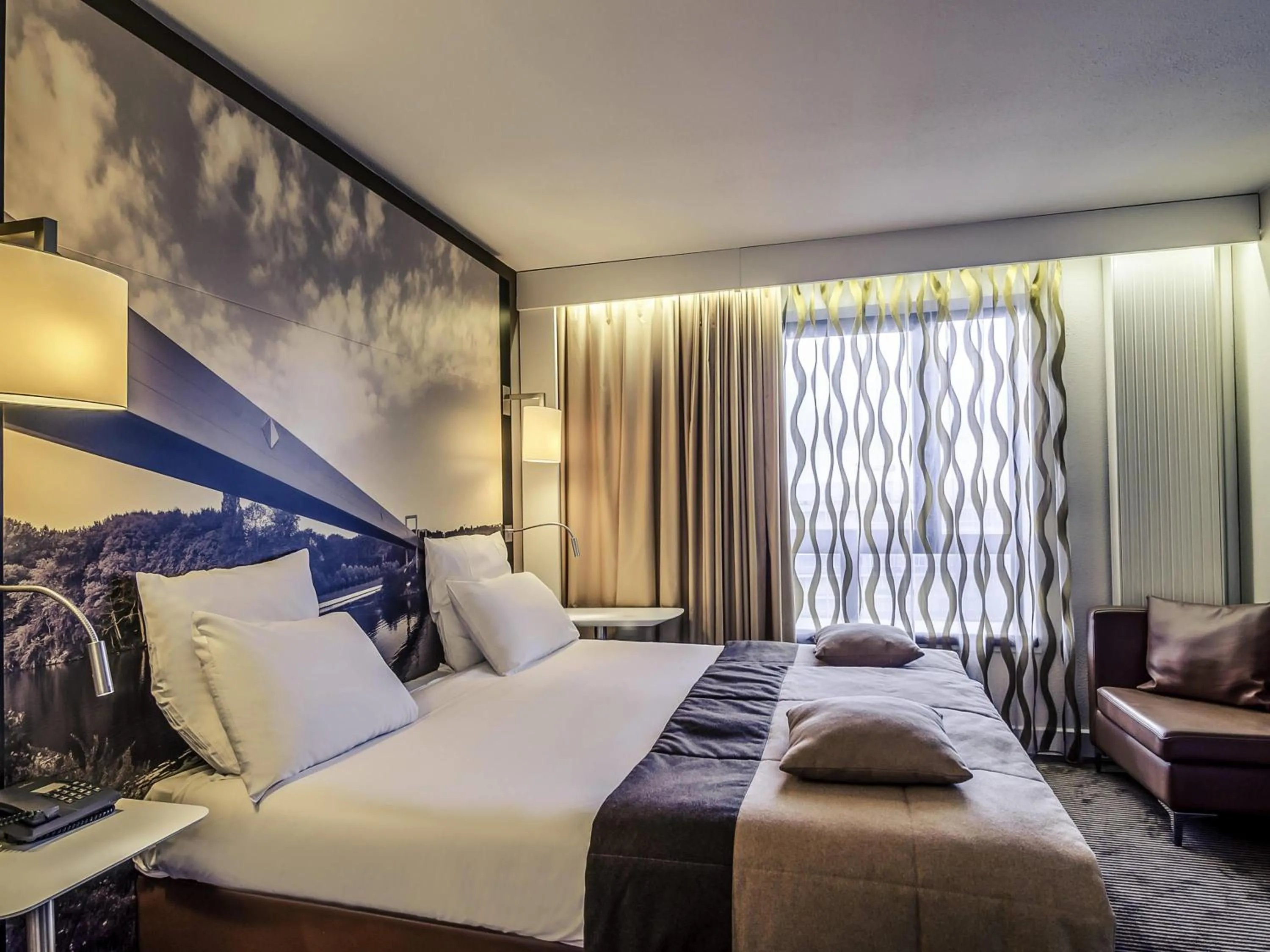 Bedroom, Bed in Mercure Cergy Pontoise Centre