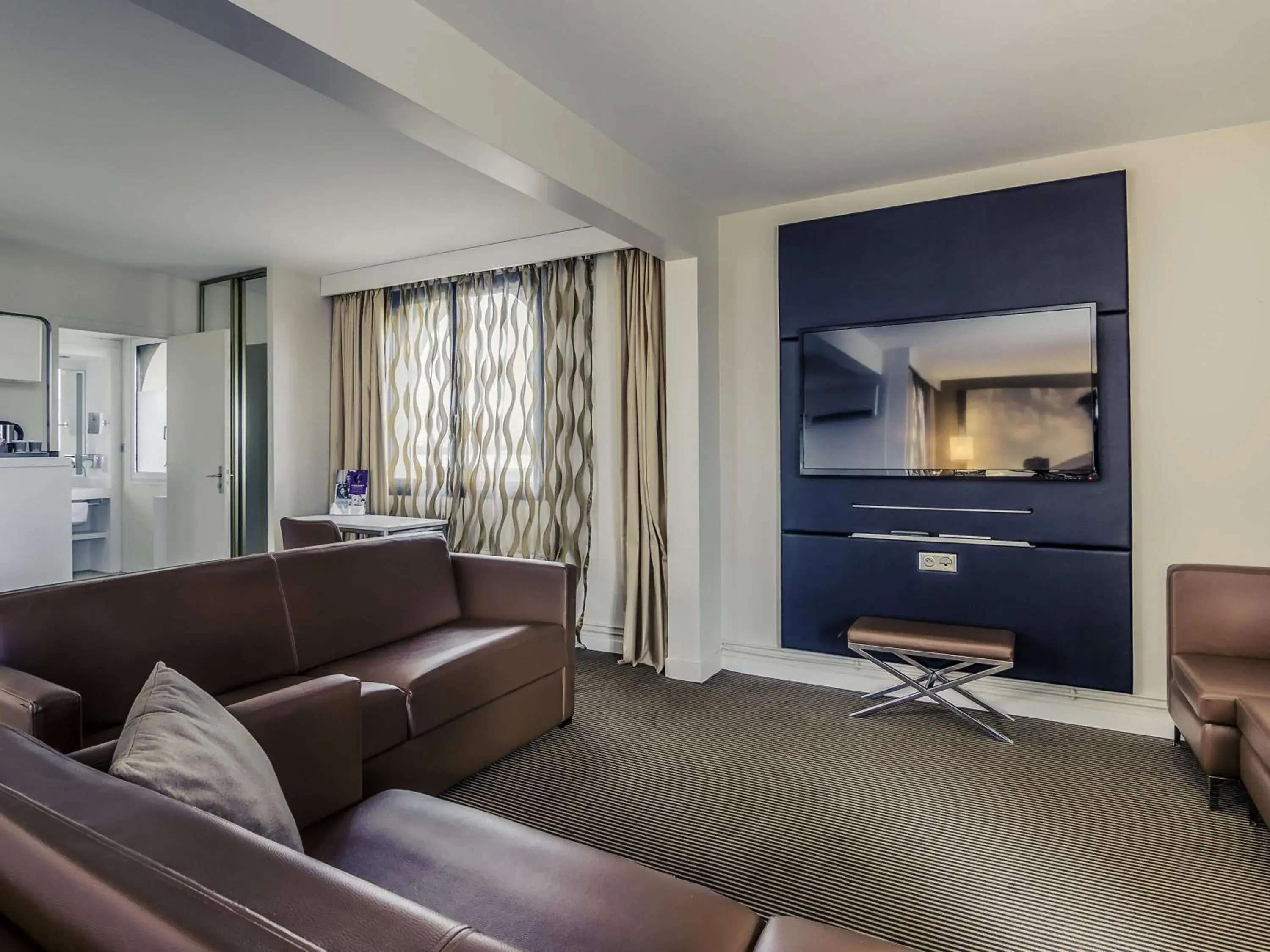 Bedroom in Mercure Cergy Pontoise Centre Bedroom in Mercure Cergy Pontoise Centre