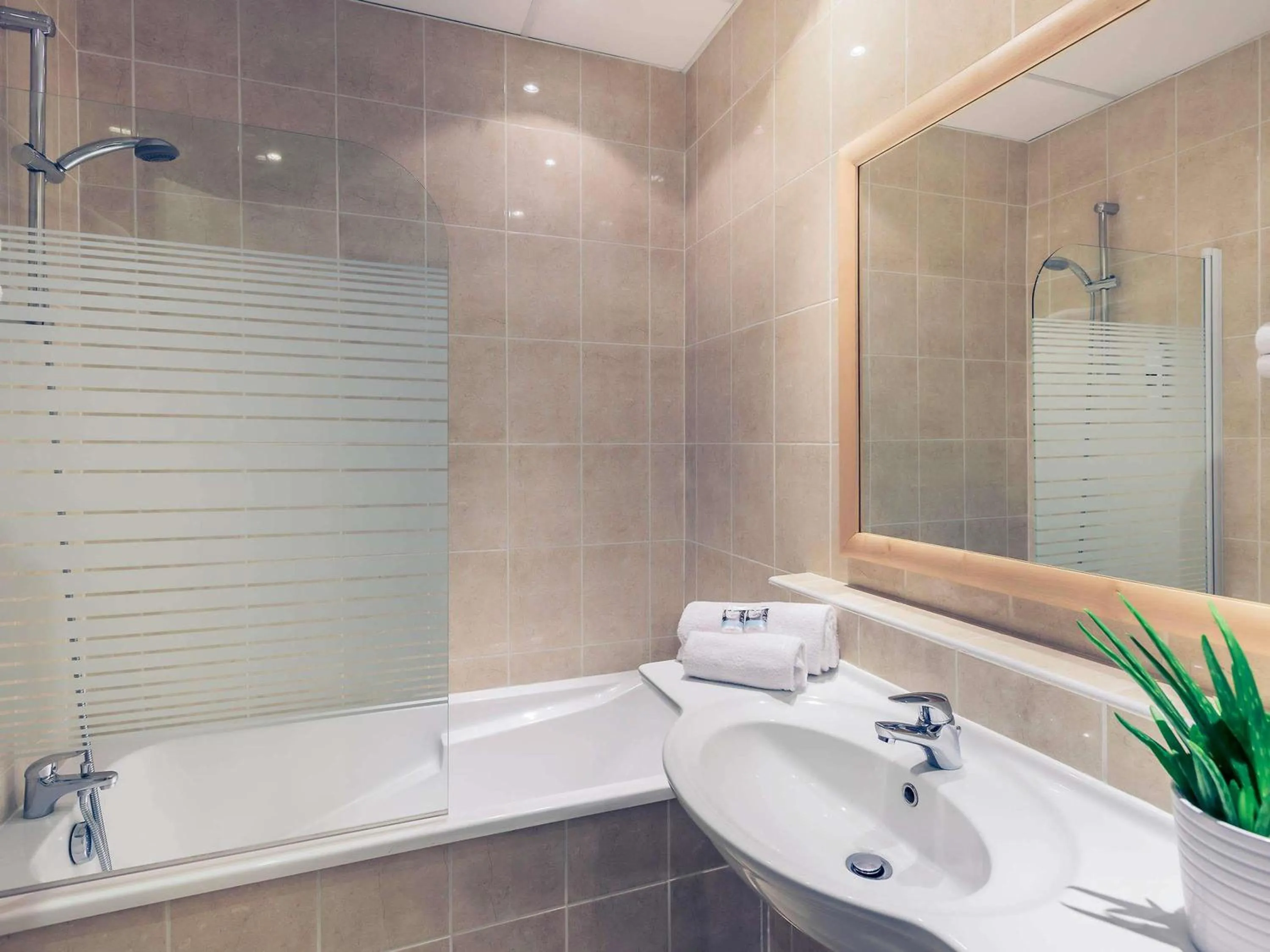 Bedroom in Mercure Tours Centre Gare et Congrès