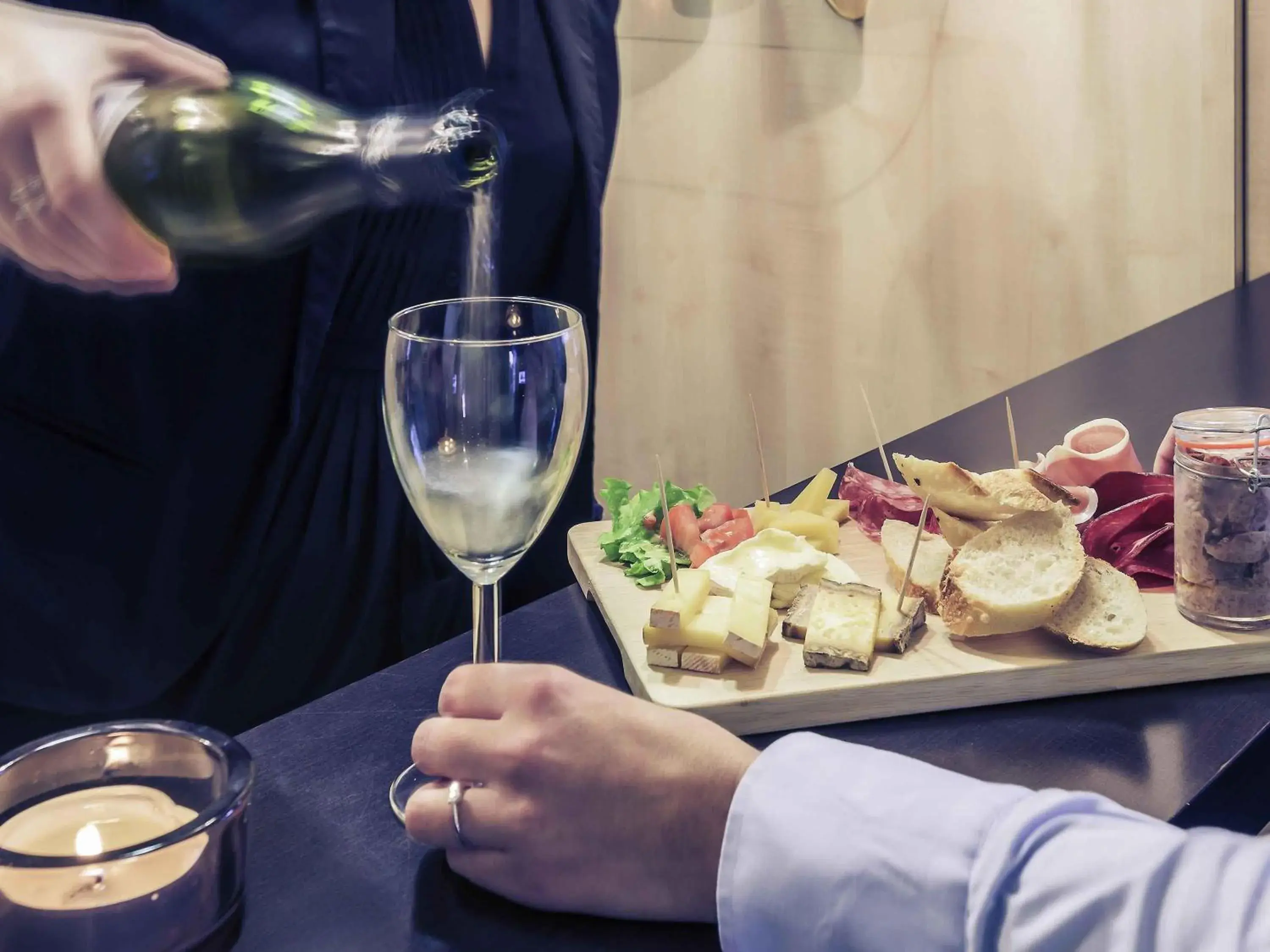 Lounge or bar in Mercure Tours Centre Gare et Congrès Lounge or bar in Mercure Tours Centre Gare et Congrès