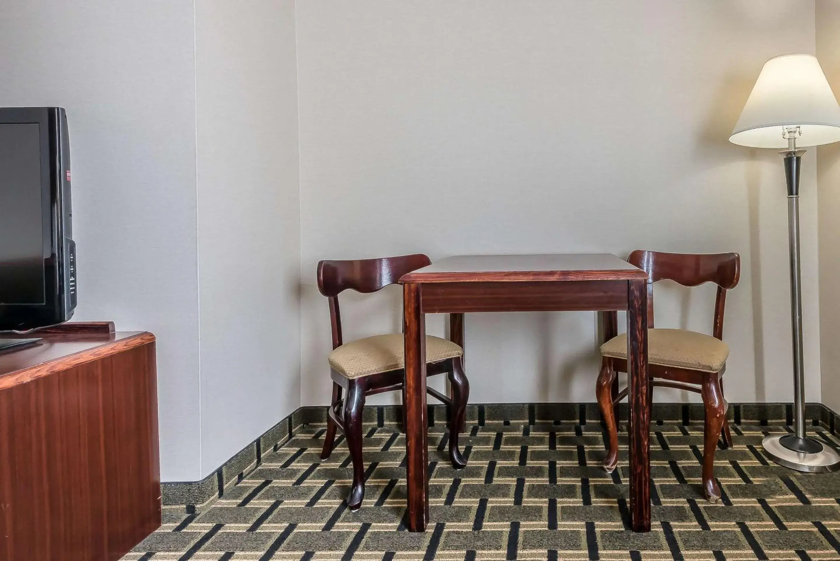 Photo of the whole room, Dining Area in FairBridge Inn & Suites Batavia-Darien Amusement Park