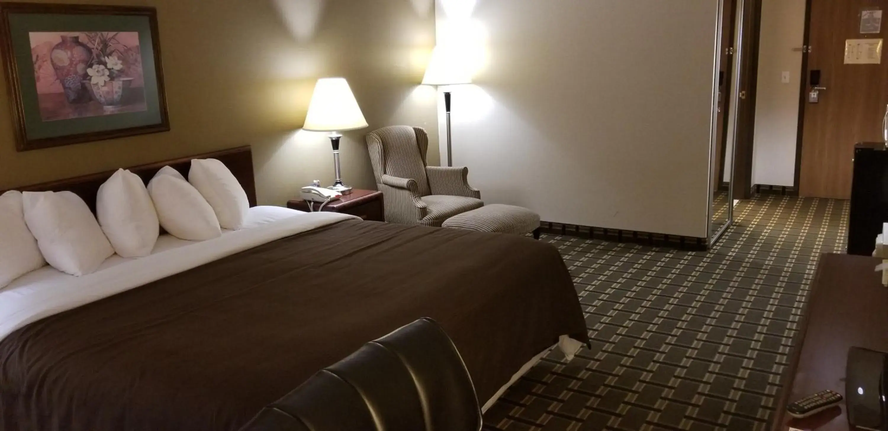 Photo of the whole room, Bed in FairBridge Inn & Suites Batavia-Darien Amusement Park