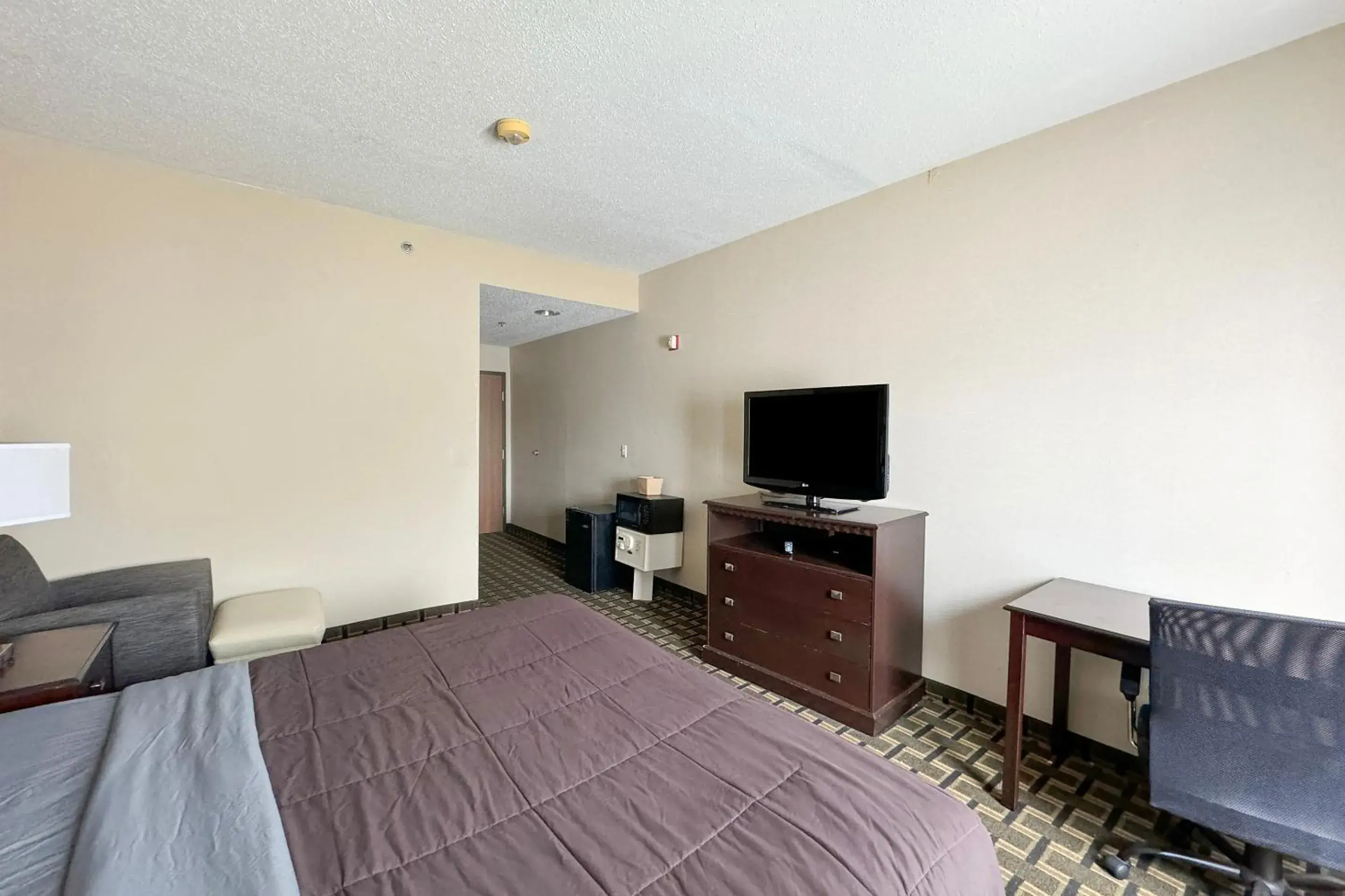 Bedroom, Bed in FairBridge Inn & Suites Batavia-Darien Amusement Park Bedroom, Bed in FairBridge Inn & Suites Batavia-Darien Amusement Park