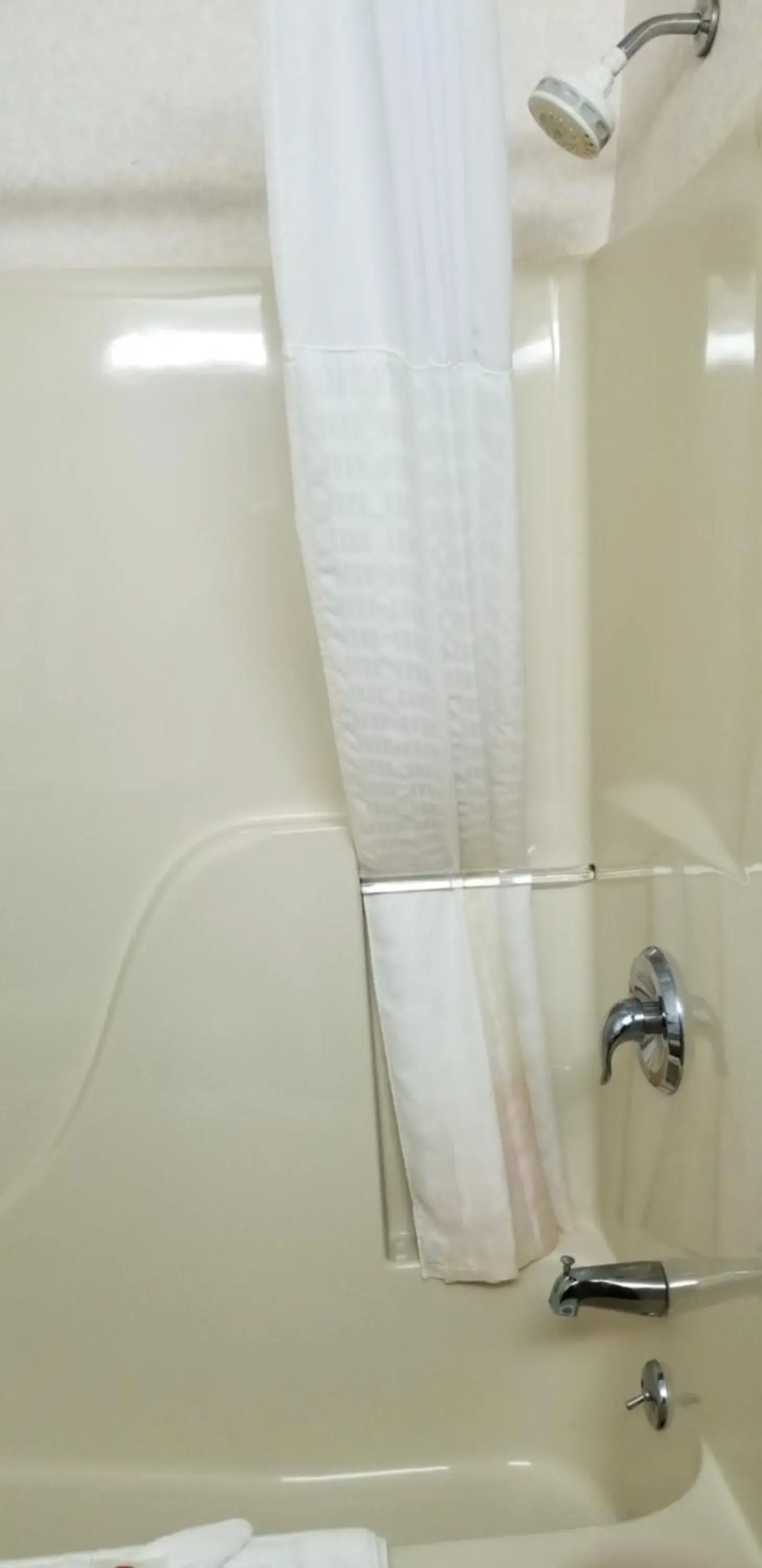 Shower, Bathroom in FairBridge Inn & Suites Batavia-Darien Amusement Park