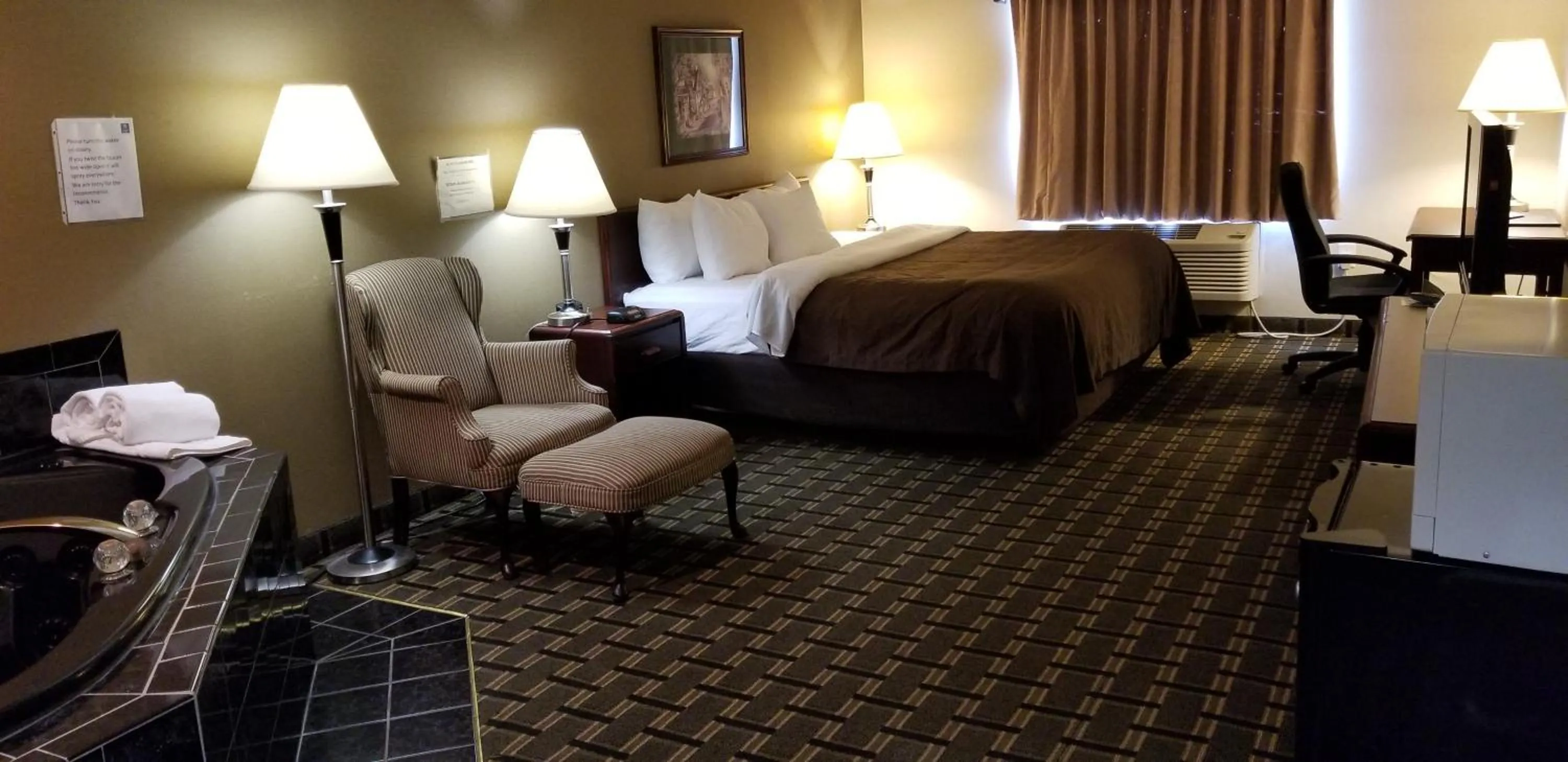 King Suite in FairBridge Inn & Suites Batavia-Darien Amusement Park