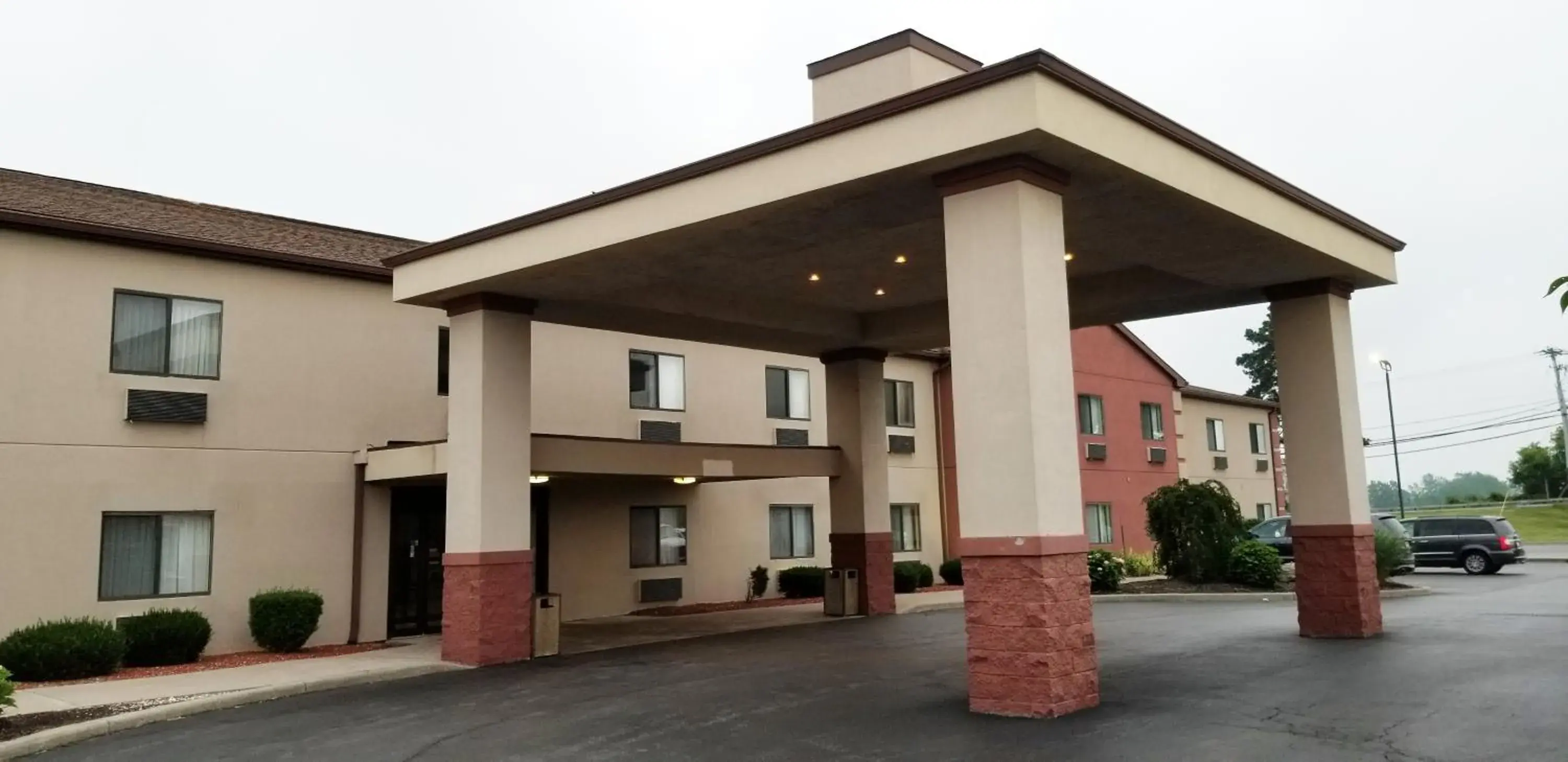 Property Building in FairBridge Inn & Suites Batavia-Darien Amusement Park