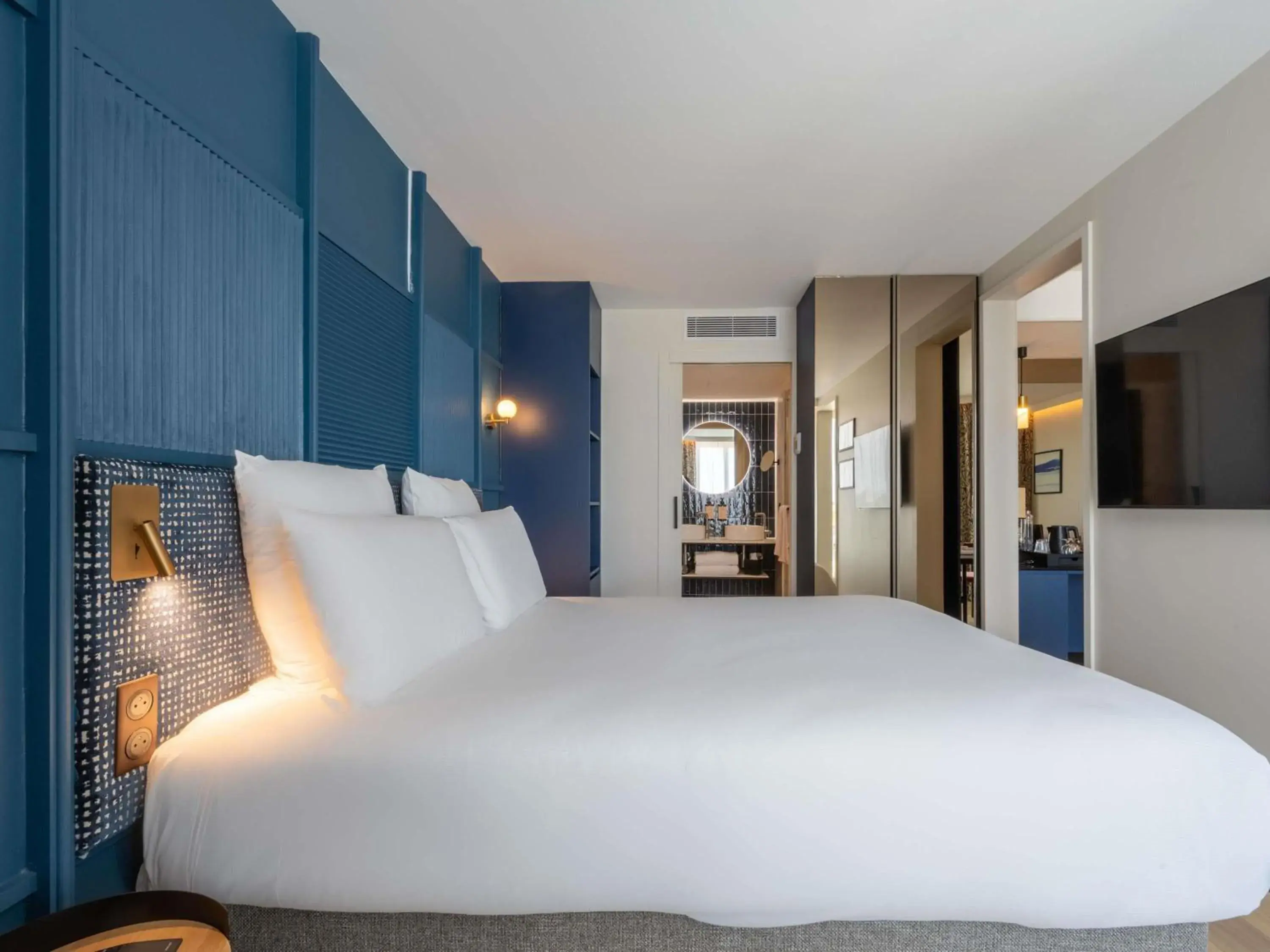 Bedroom, Bed in Mercure La Rochelle Vieux Port Bedroom, Bed in Mercure La Rochelle Vieux Port