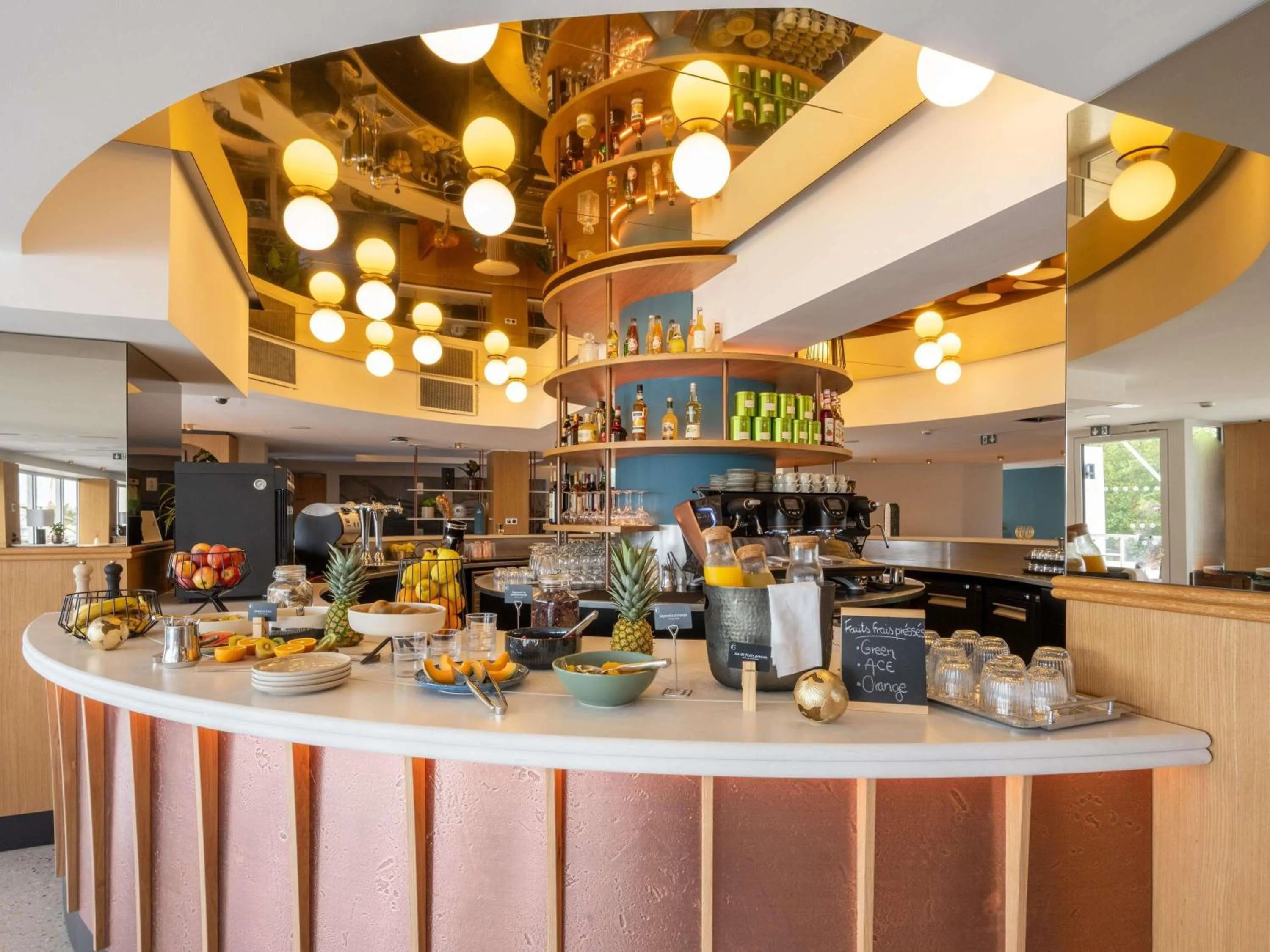 Breakfast in Mercure La Rochelle Vieux Port