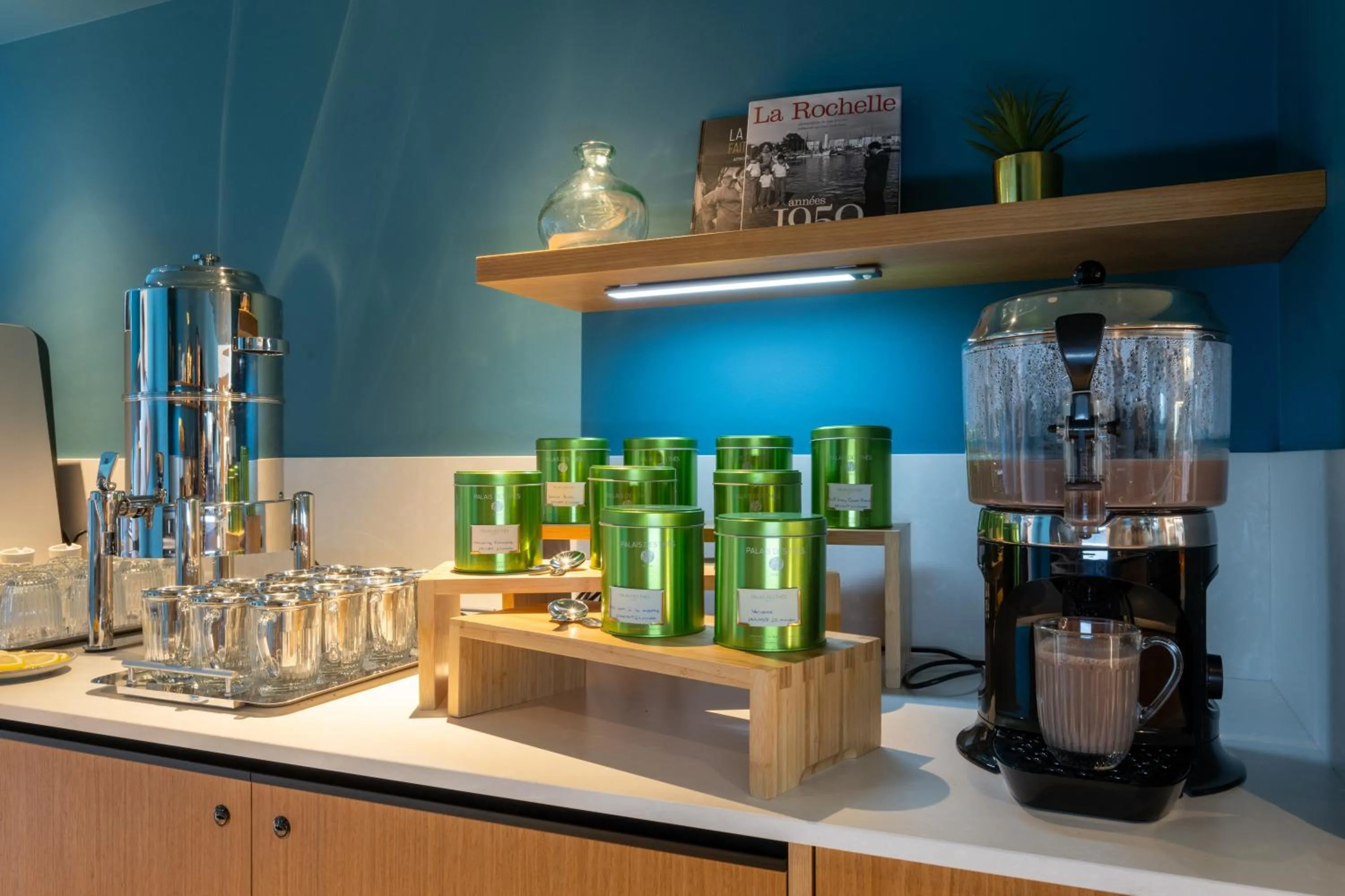 Coffee/tea facilities in Mercure La Rochelle Vieux Port