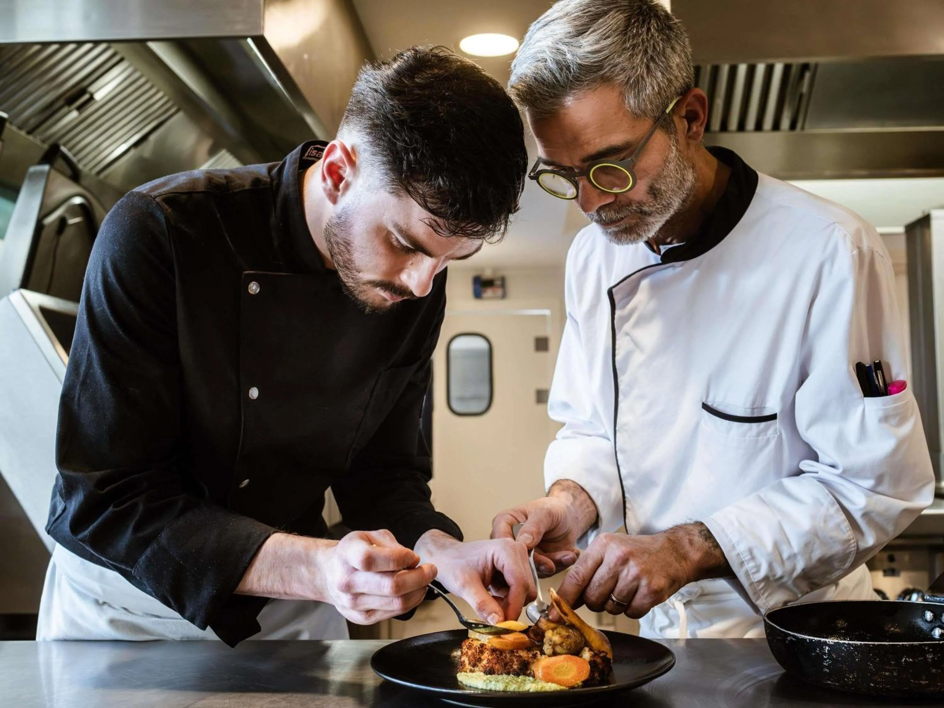 Restaurant/places to eat in Mercure La Rochelle Vieux Port