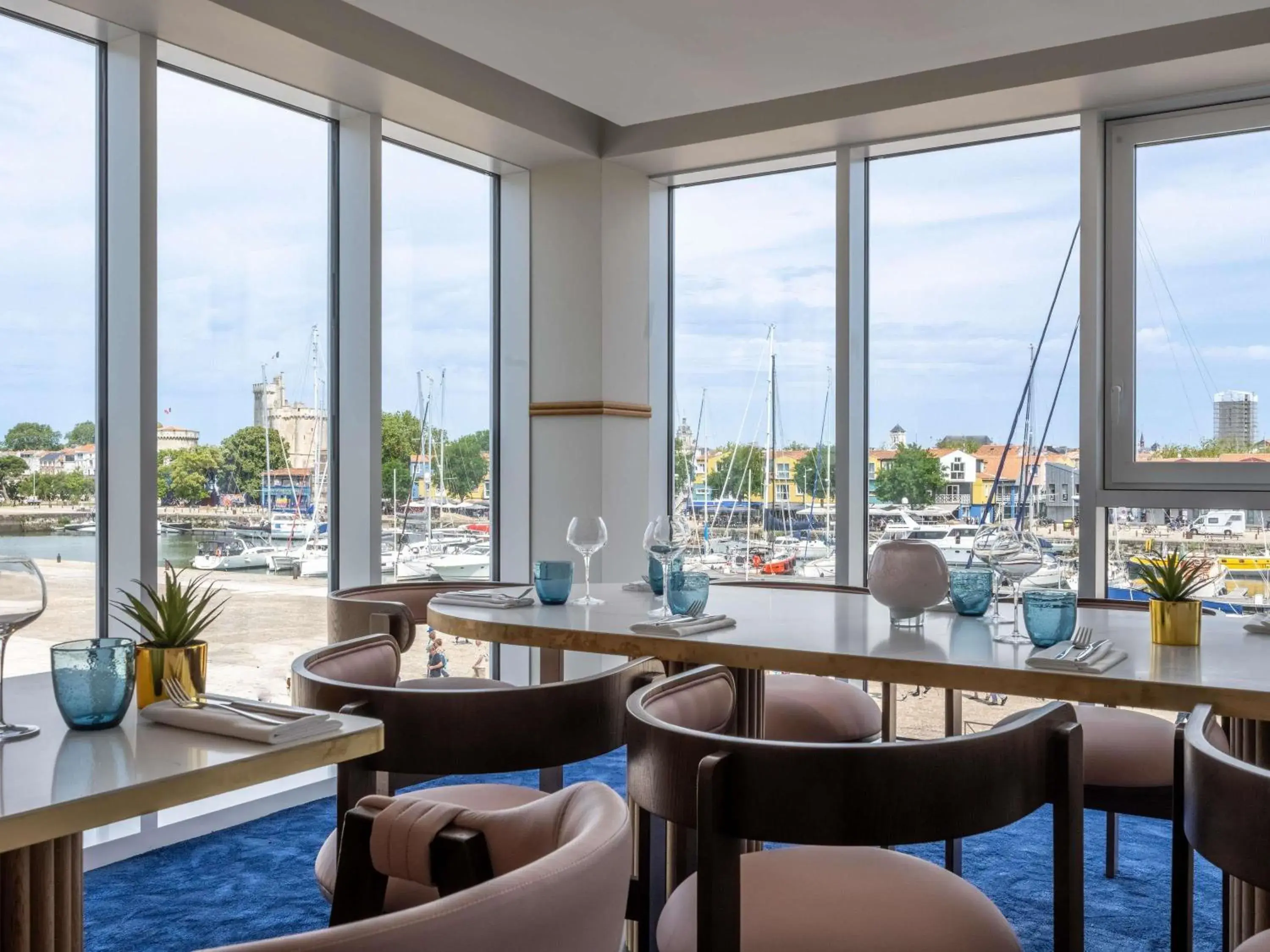 Restaurant/places to eat in Mercure La Rochelle Vieux Port Restaurant/places to eat in Mercure La Rochelle Vieux Port