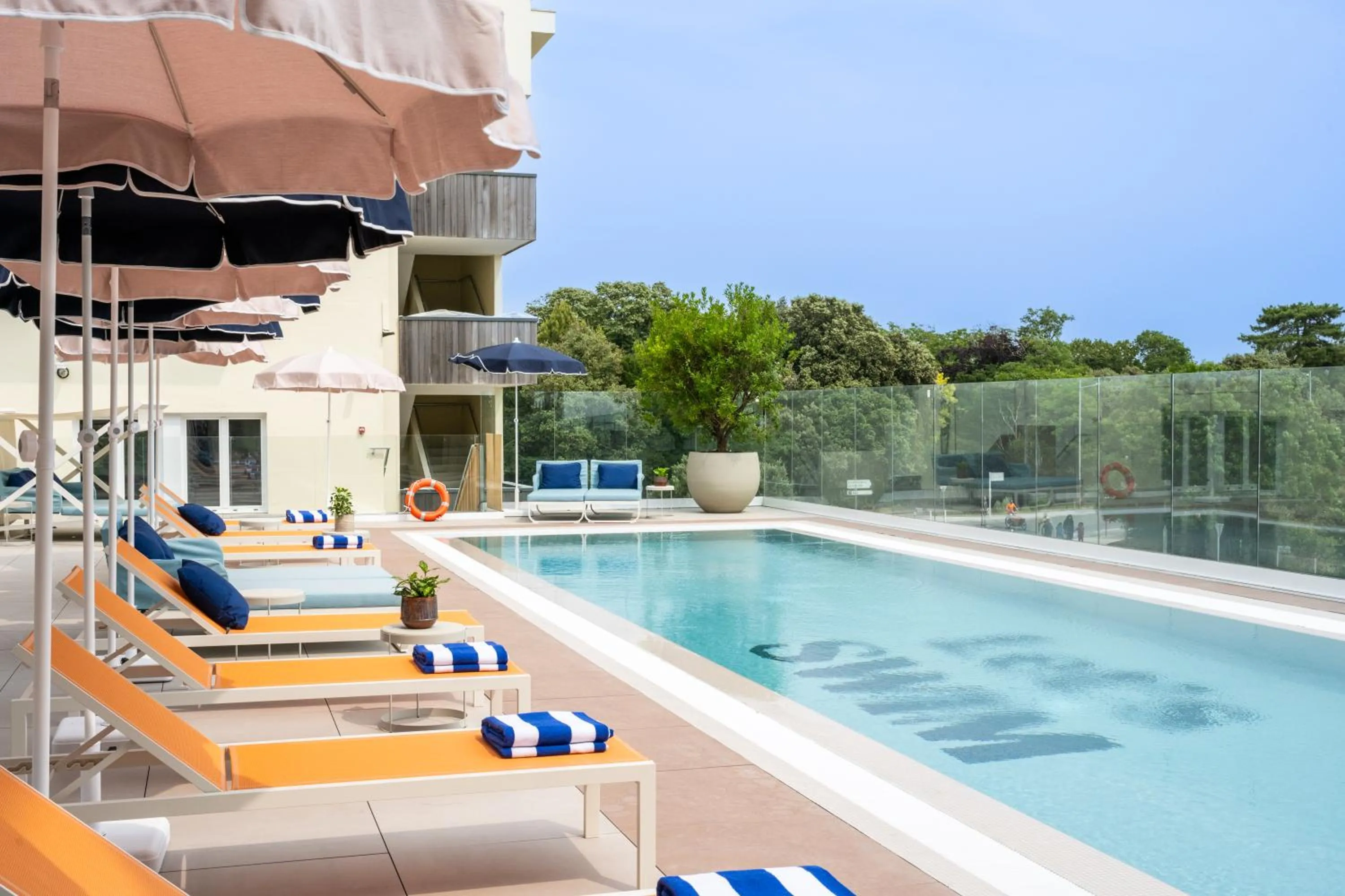 Pool view in Mercure La Rochelle Vieux Port
