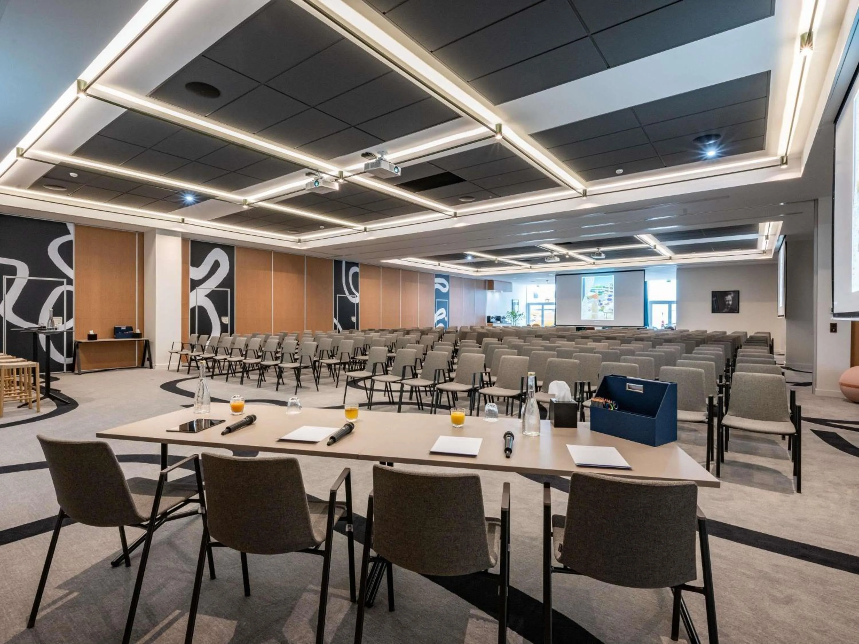 Meeting/conference room in Mercure La Rochelle Vieux Port