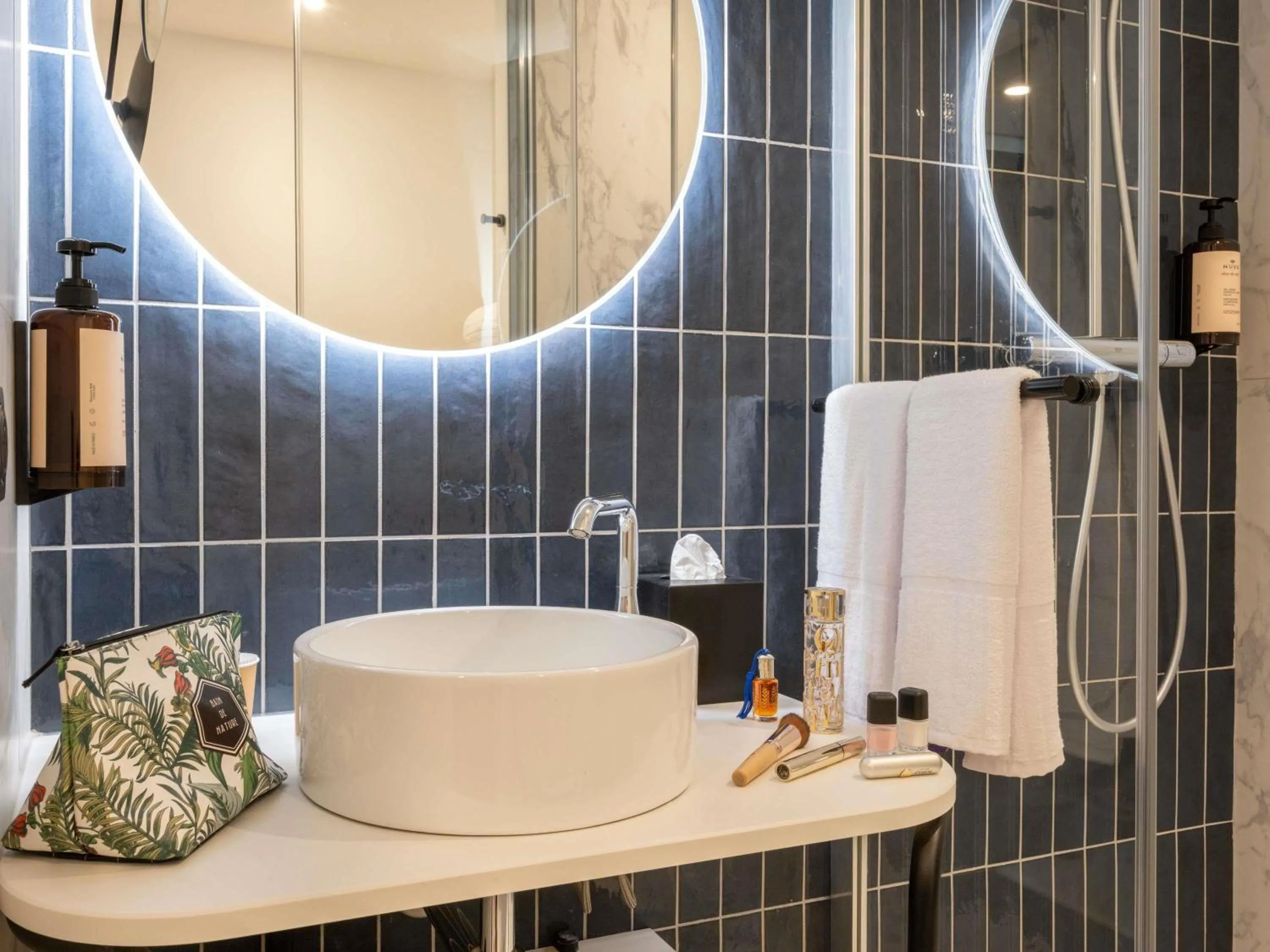 Bedroom in Mercure La Rochelle Vieux Port