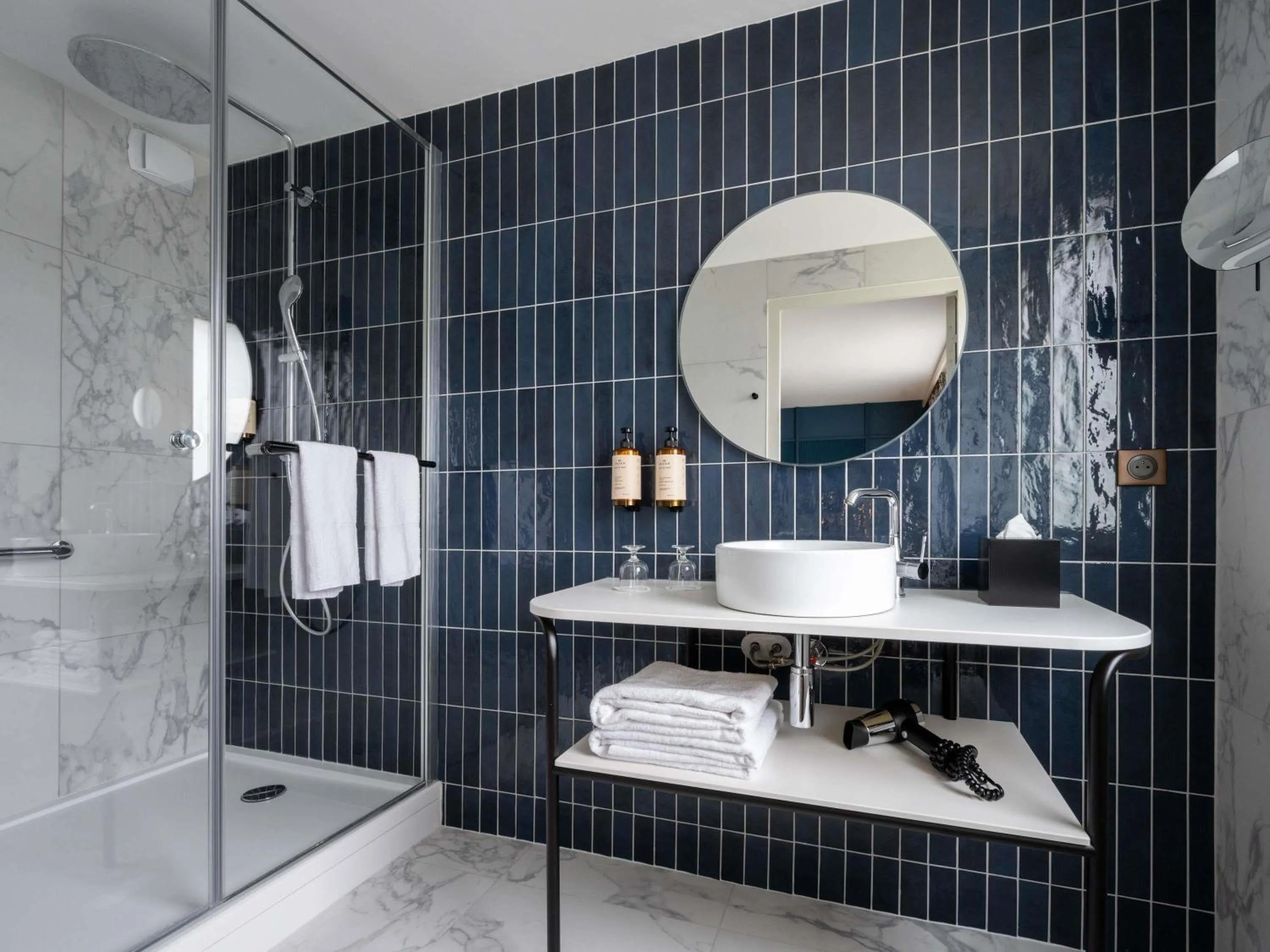 Bedroom in Mercure La Rochelle Vieux Port