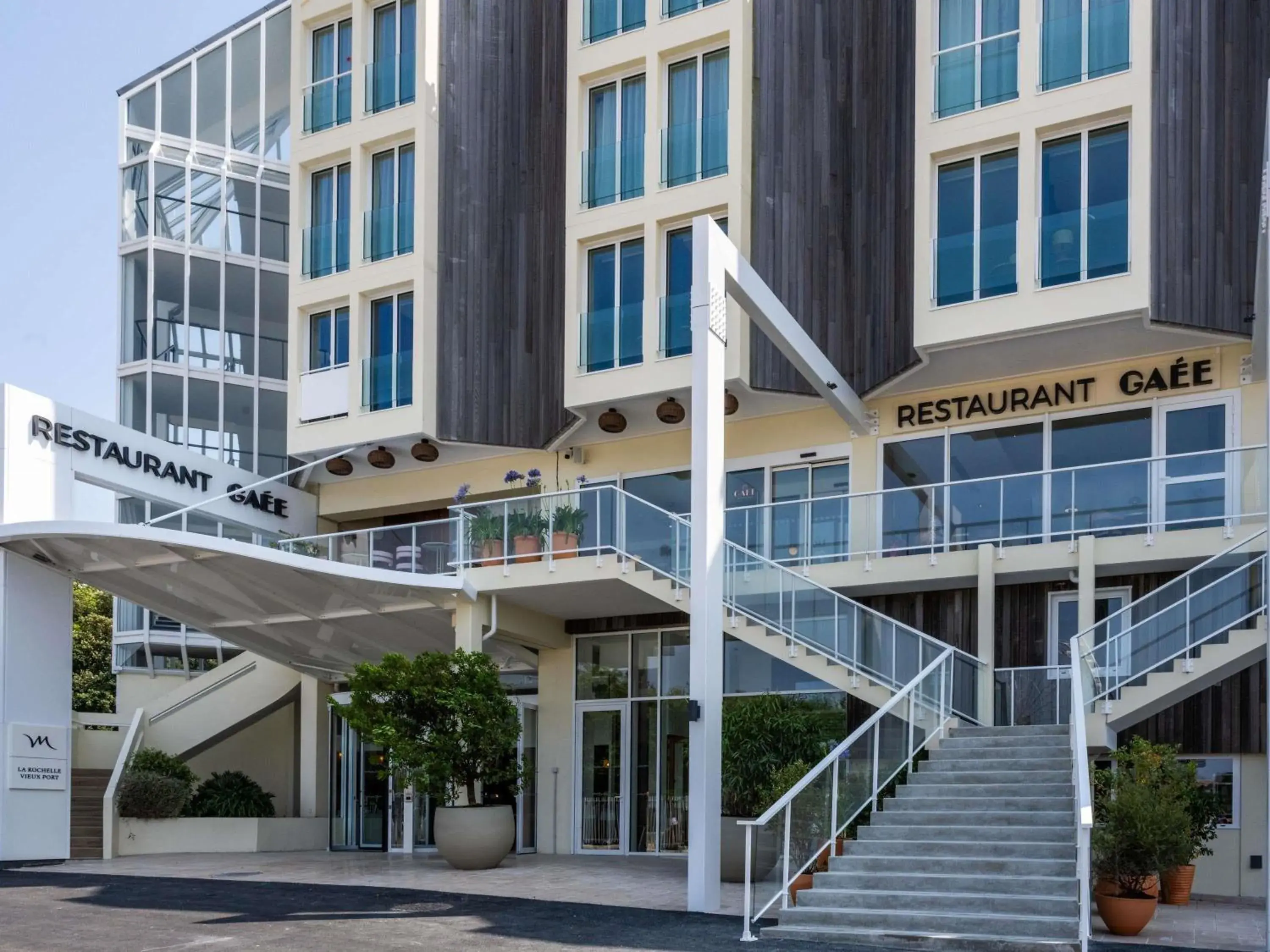 Property building in Mercure La Rochelle Vieux Port Property building in Mercure La Rochelle Vieux Port