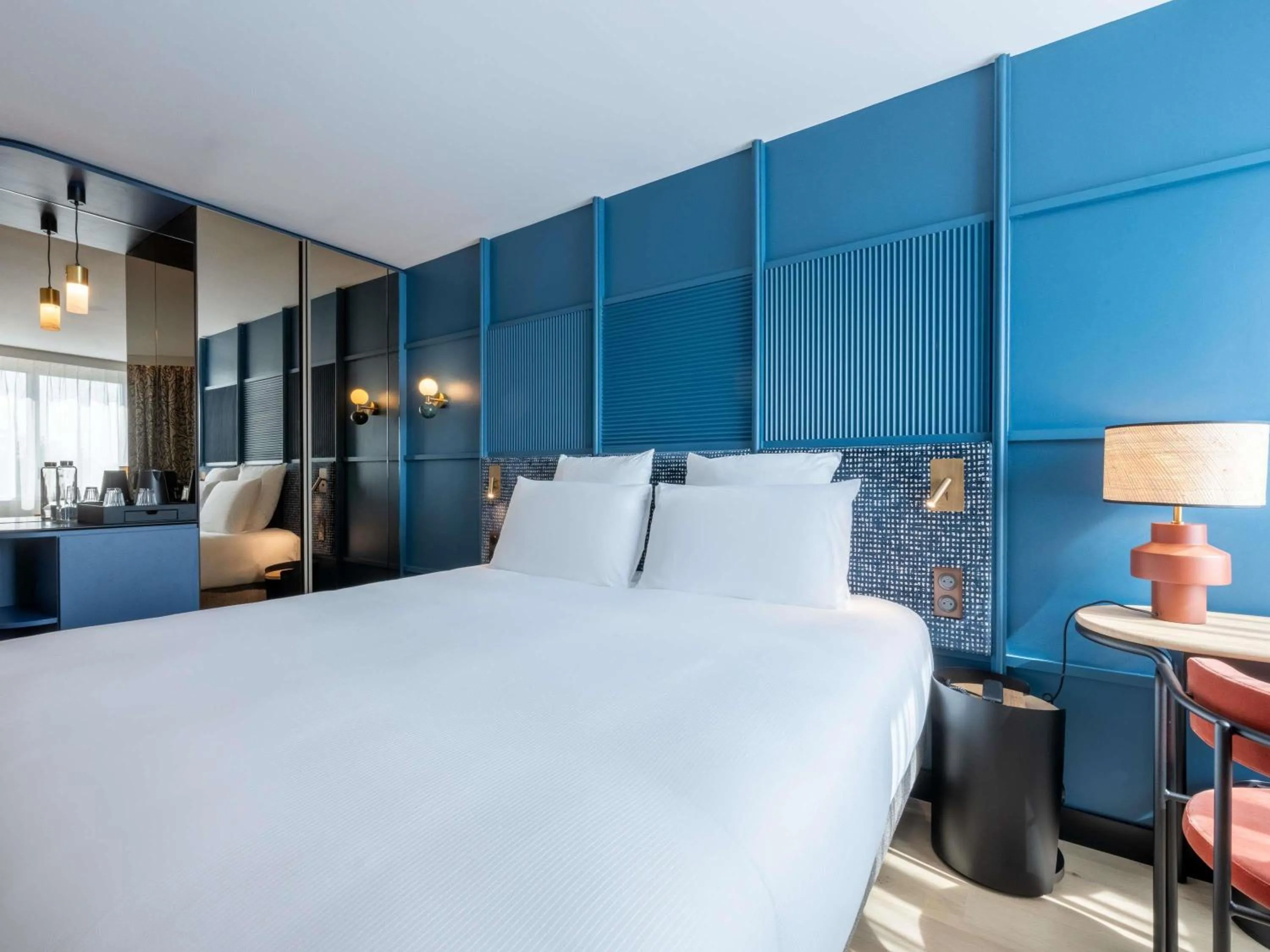 Bedroom, Bed in Mercure La Rochelle Vieux Port