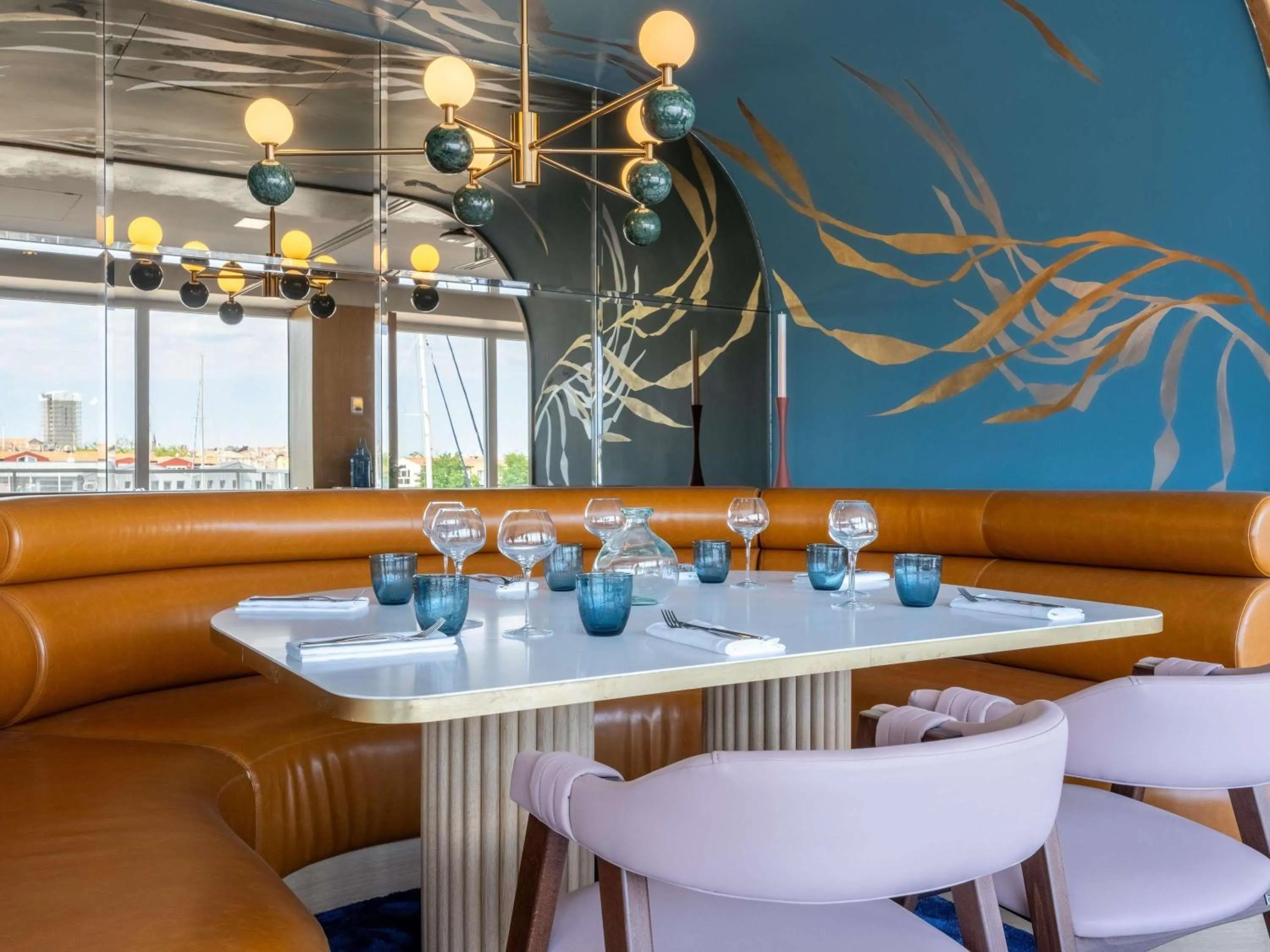 Restaurant/places to eat in Mercure La Rochelle Vieux Port